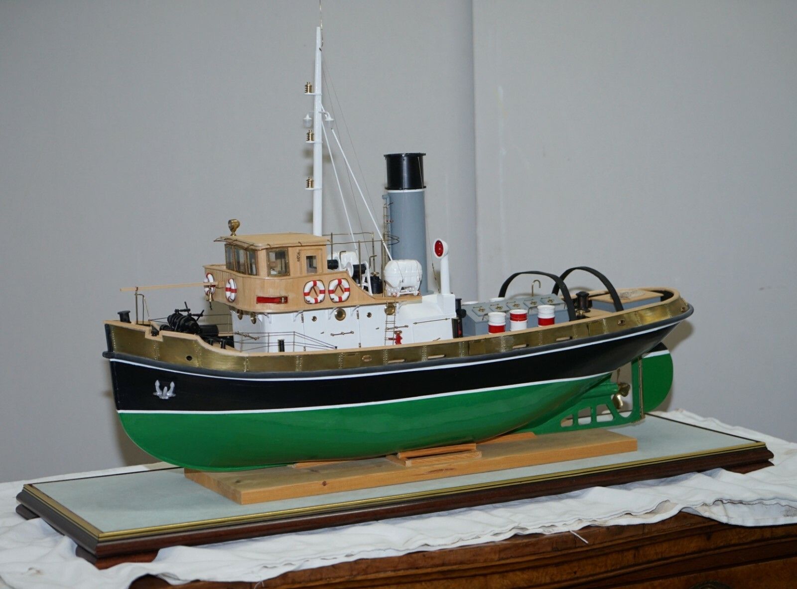 Large Model Ship Of The Anteo Tugboat In Mahogany Frame Glass Exhibition Case photo vinterior