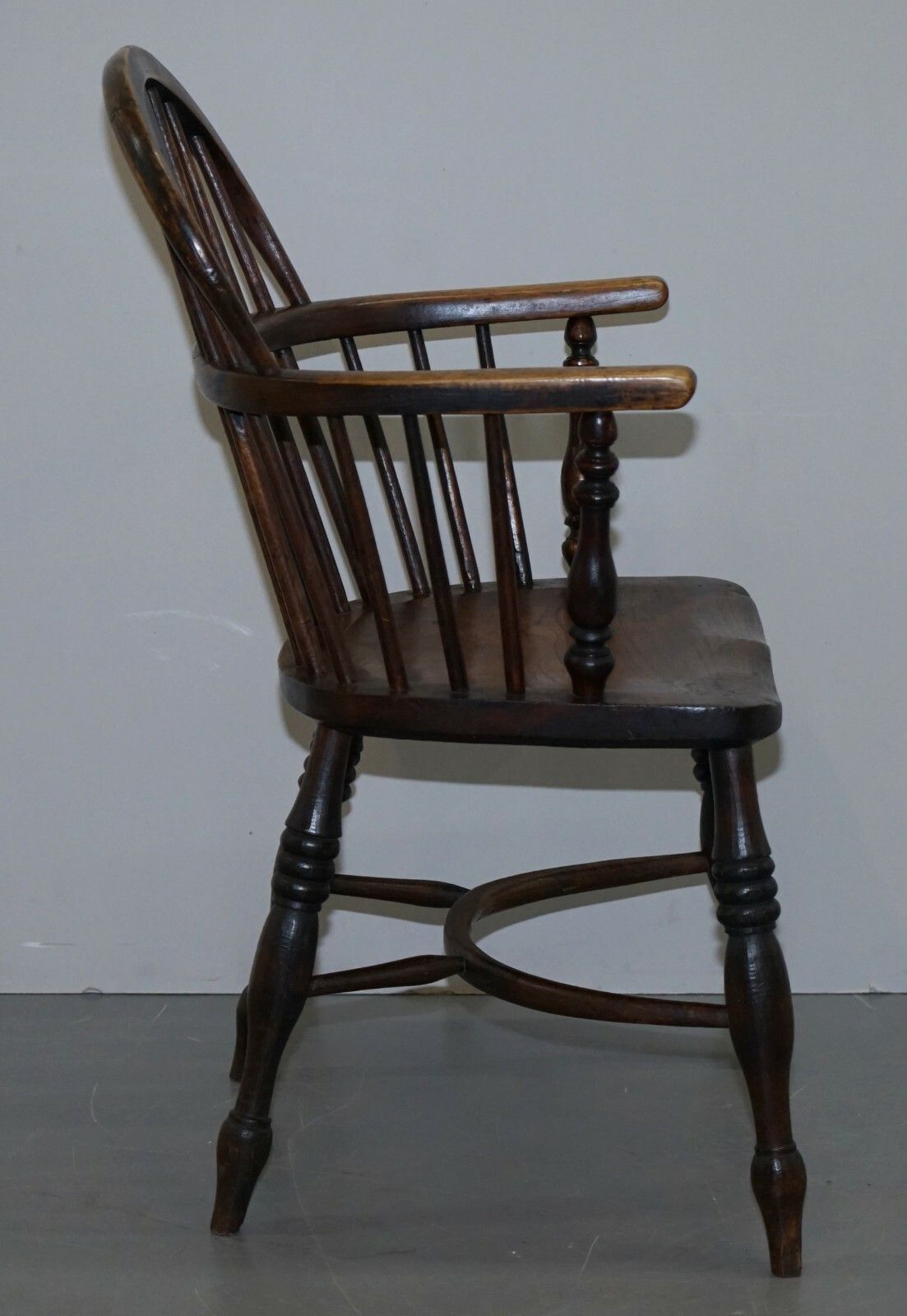 photo furniture English Classic Antique Victorian 19th Century Elm & Ash Wood Windsor Armchair