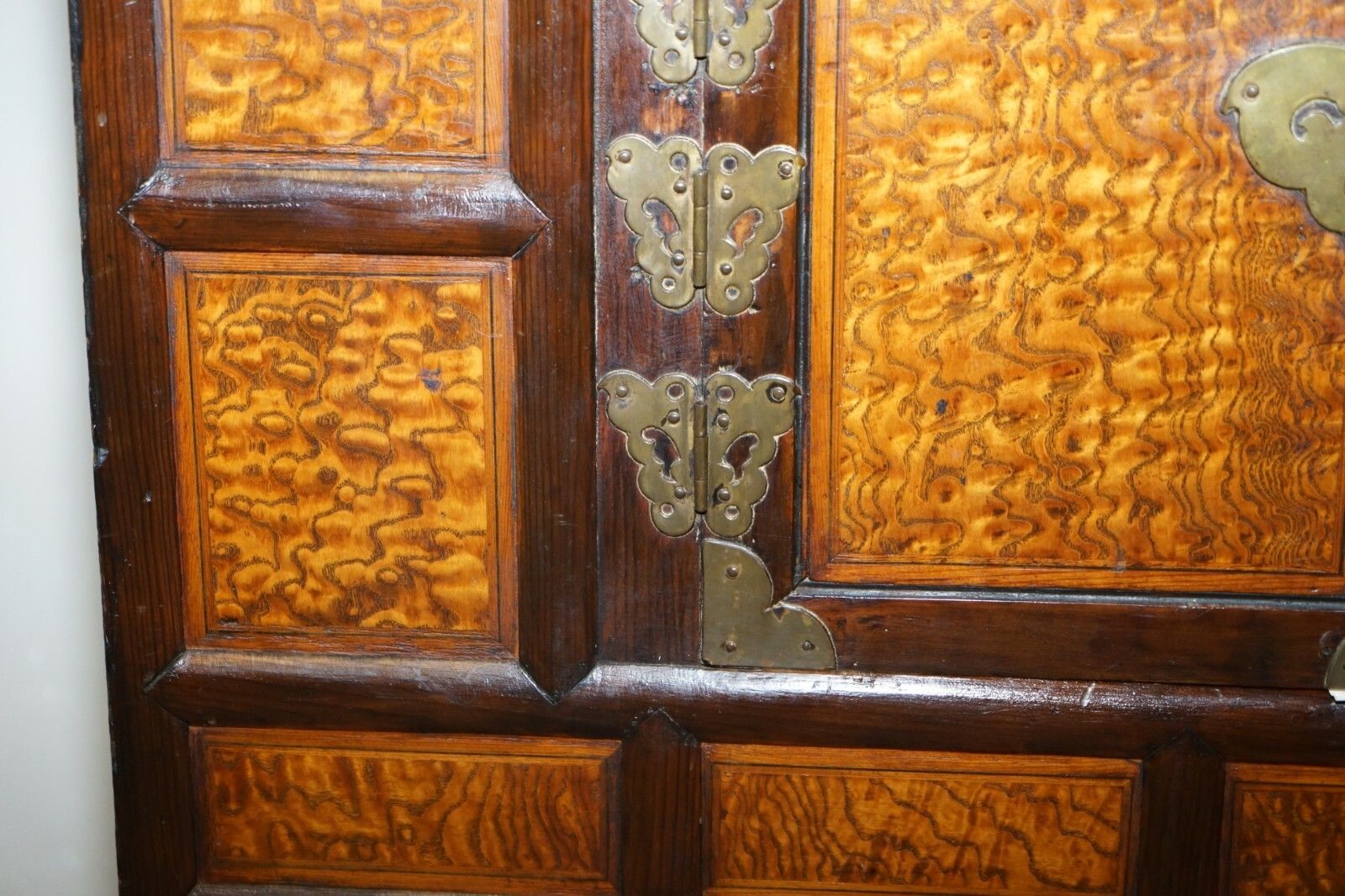 Antique Circa 1900 Chinese Export Burr Elm & Brass Engraved Sideboard Butterfly photo vinterior