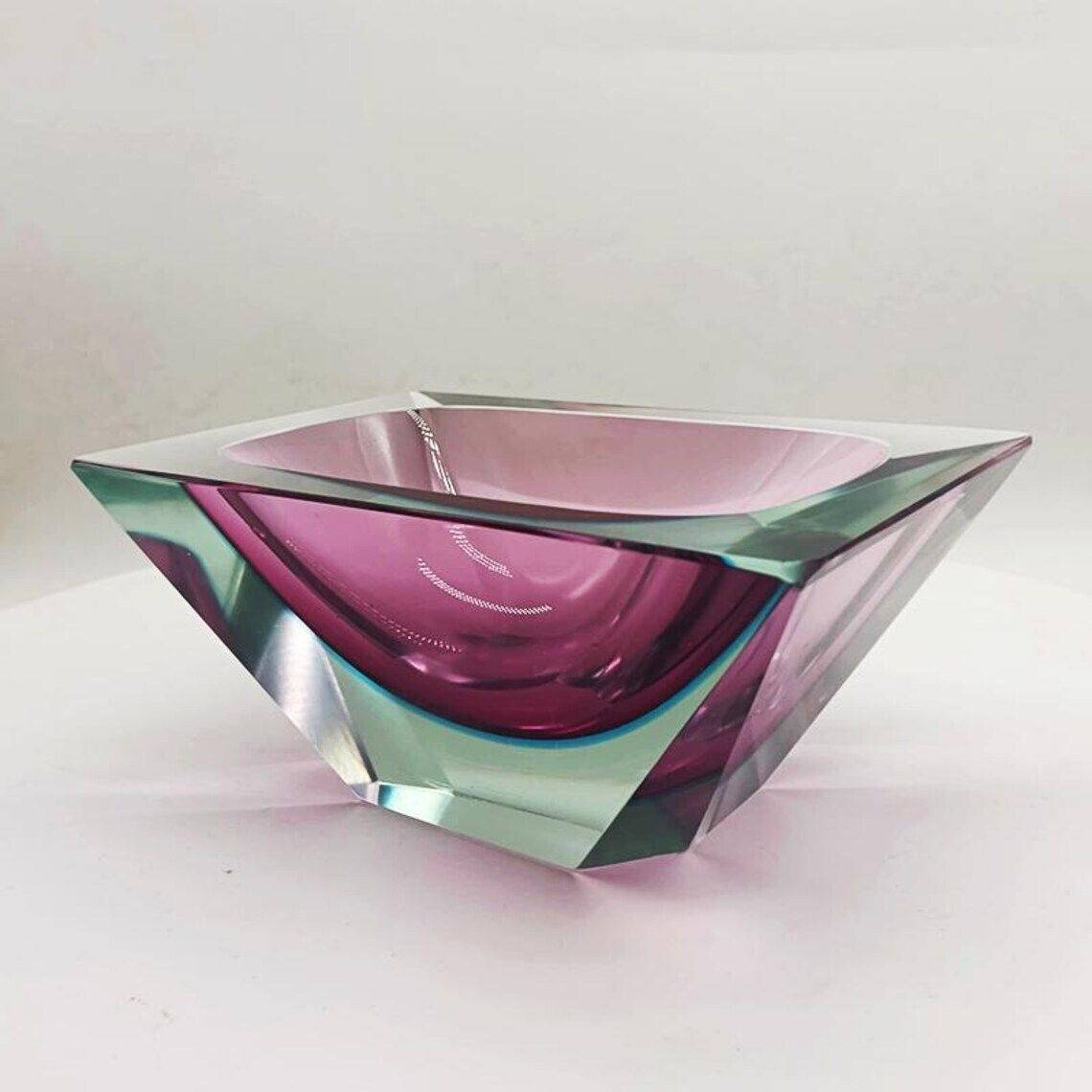 1960s Big Rare Pink Multifaceted Rectangular Ashtray Or Catch All In Murano By Flavio Poli For Seguso. Made In Italy. photo 336.0