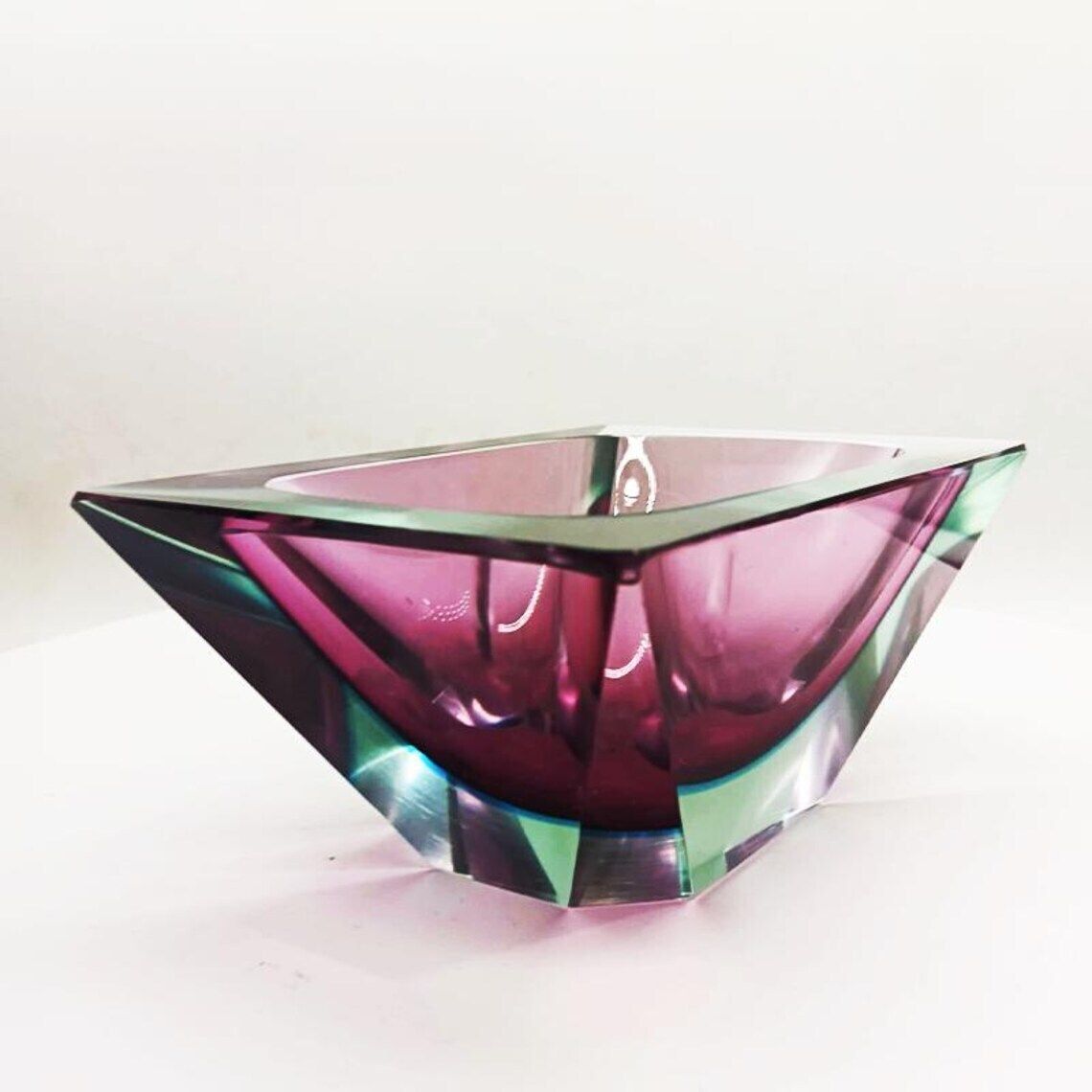 1960s Big Rare Pink Multifaceted Rectangular Ashtray Or Catch All In Murano By Flavio Poli For Seguso. Made In Italy. photo vinterior