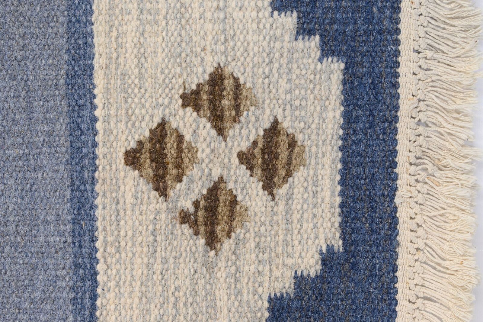 Diamond Edged Swedish Kilim photo vinterior