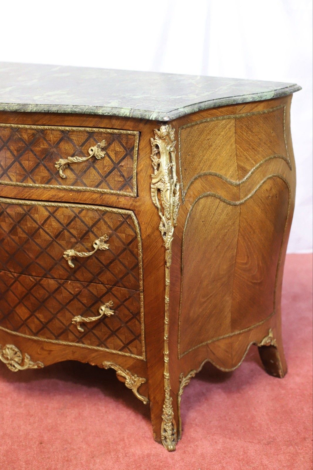 photo vintage Lovely Louis XV Style Chest Of Three Drawers & Marble Top