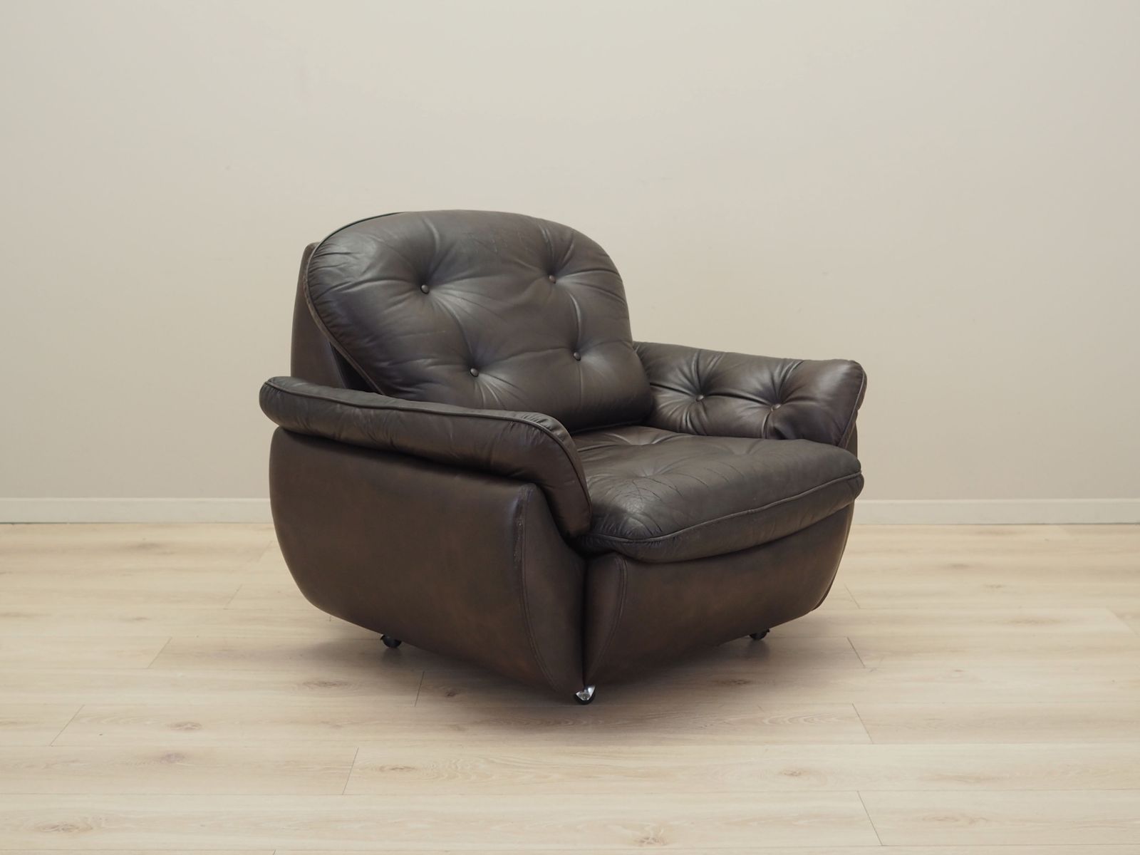 photo furniture Armchair With Castors, Italian Design, 1970s, Production: Italy