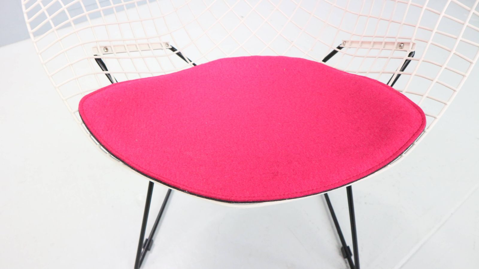Diamond Chair By Harry Bertoia In White & Black Metal And New Seating 1960s photo for sale