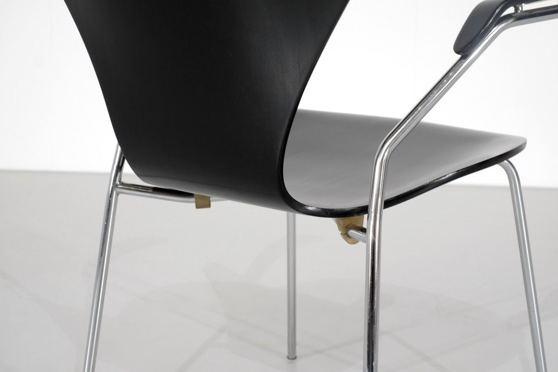 photo vinterior Chair Model " 3207 "In Wood By Arne Jacobsen For Fritz Hansen, Denmark 1955.