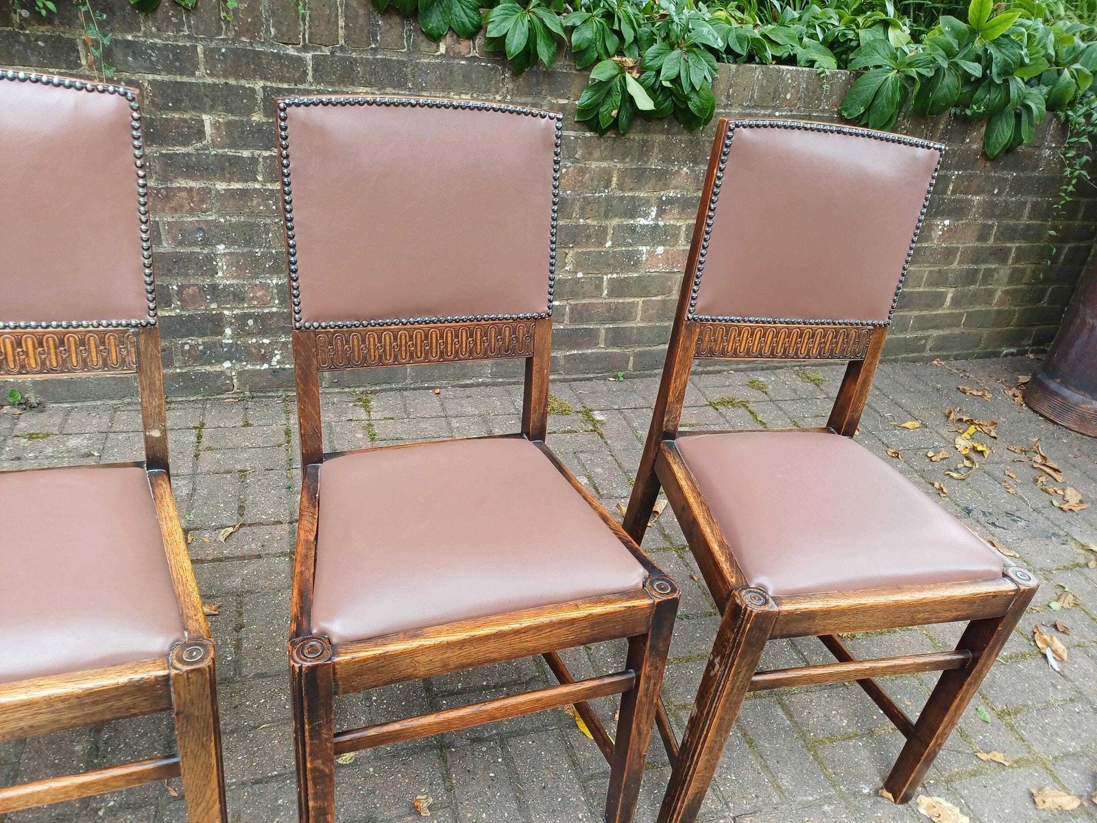 Set Of 4 Antique Oak Dining Chairs With Carved Backs & Studded Faux Leather Seats Early 20th Century Arts And Crafts Style photo vinterior