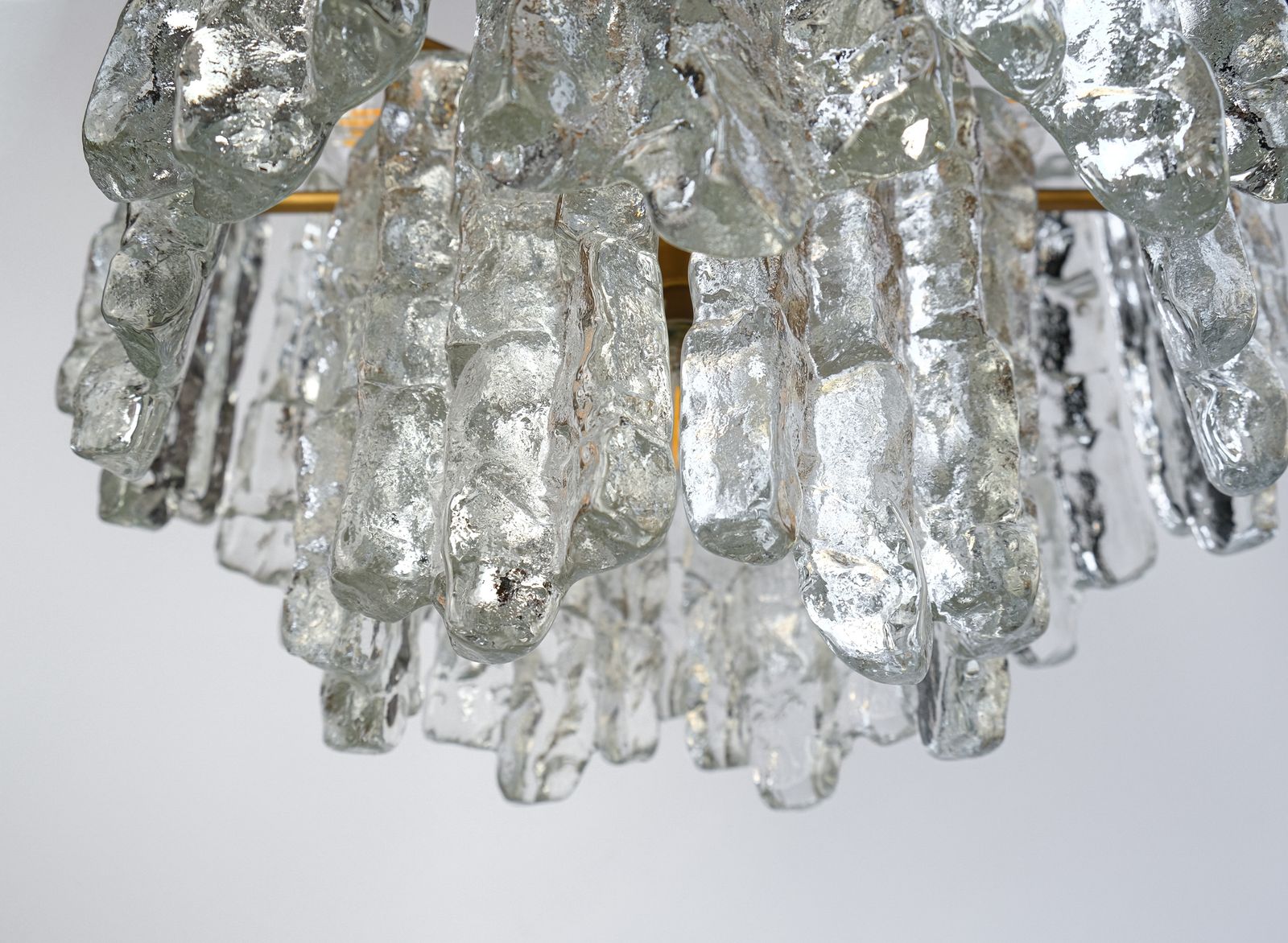 photo vintage Mid Century Ice Glass & Brass Chandelier By J.T. Kalmar, Austria C.1970s