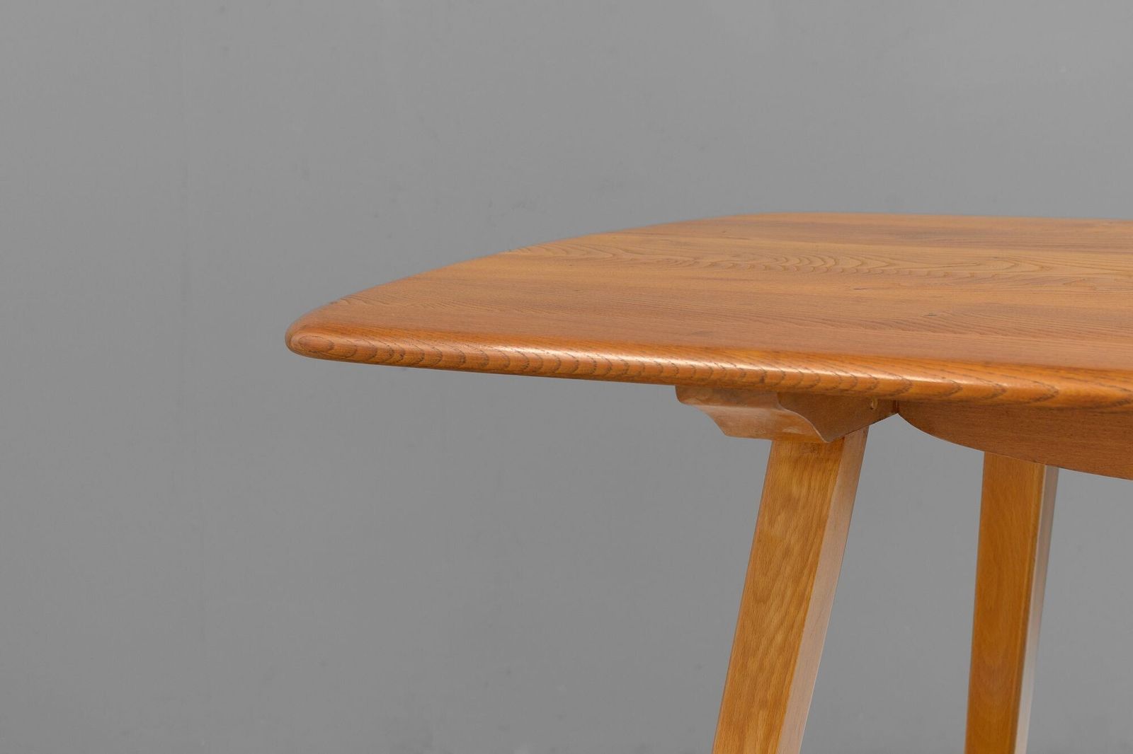 Ercol Plank Dining Table photo vinterior