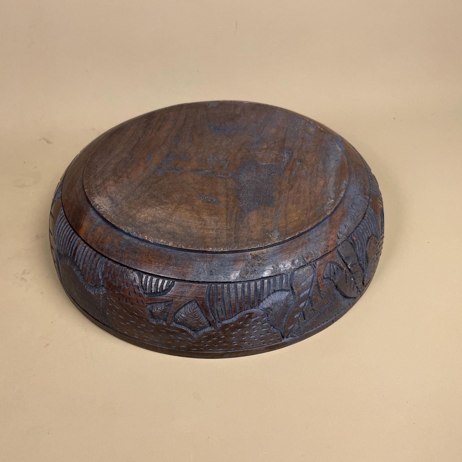 Vintage Hand Carved Wooden Bowl With Leaf Design Motif Rustic Farmhouse Cottage Tableware Decor Dark Finished Wood Low Profile Rim photo vinterior