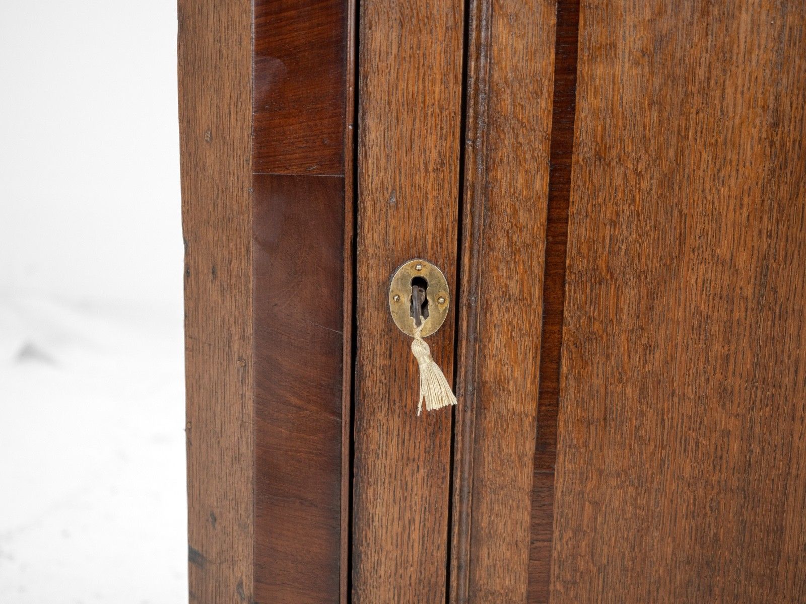 349.0 George III Oak & Mahogany Crossbanded Inlaid Wall Hanging Corner Cupboard, Late 18 Century Georgian photo