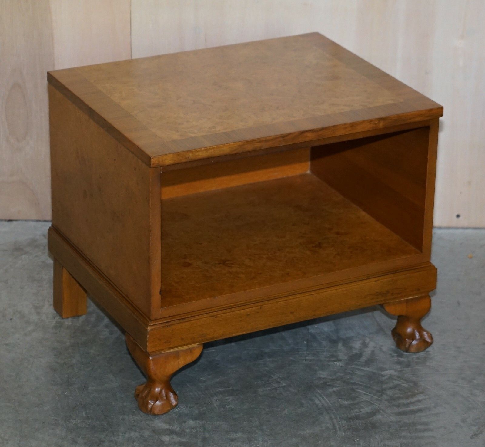 Lovely Pair Of Burr & Burl Walnut, Claw & Ball Foot, Side End Lamp Wine Tables photo for sale