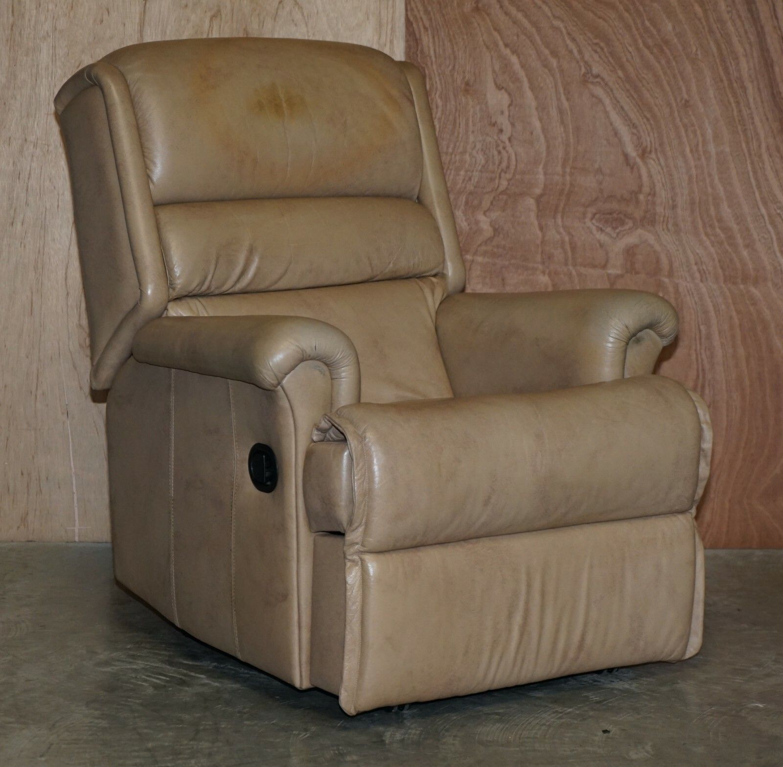 Comfortable Pair Of Rrp £2858 Sherborne Nevada Reclining Armchairs In Leather photo for sale