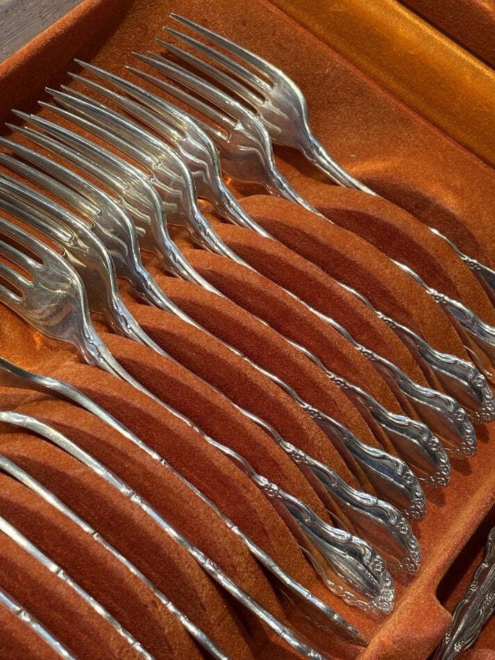 Silver Plate 6 Serving Cased Canteen Of Cutlery photo for sale