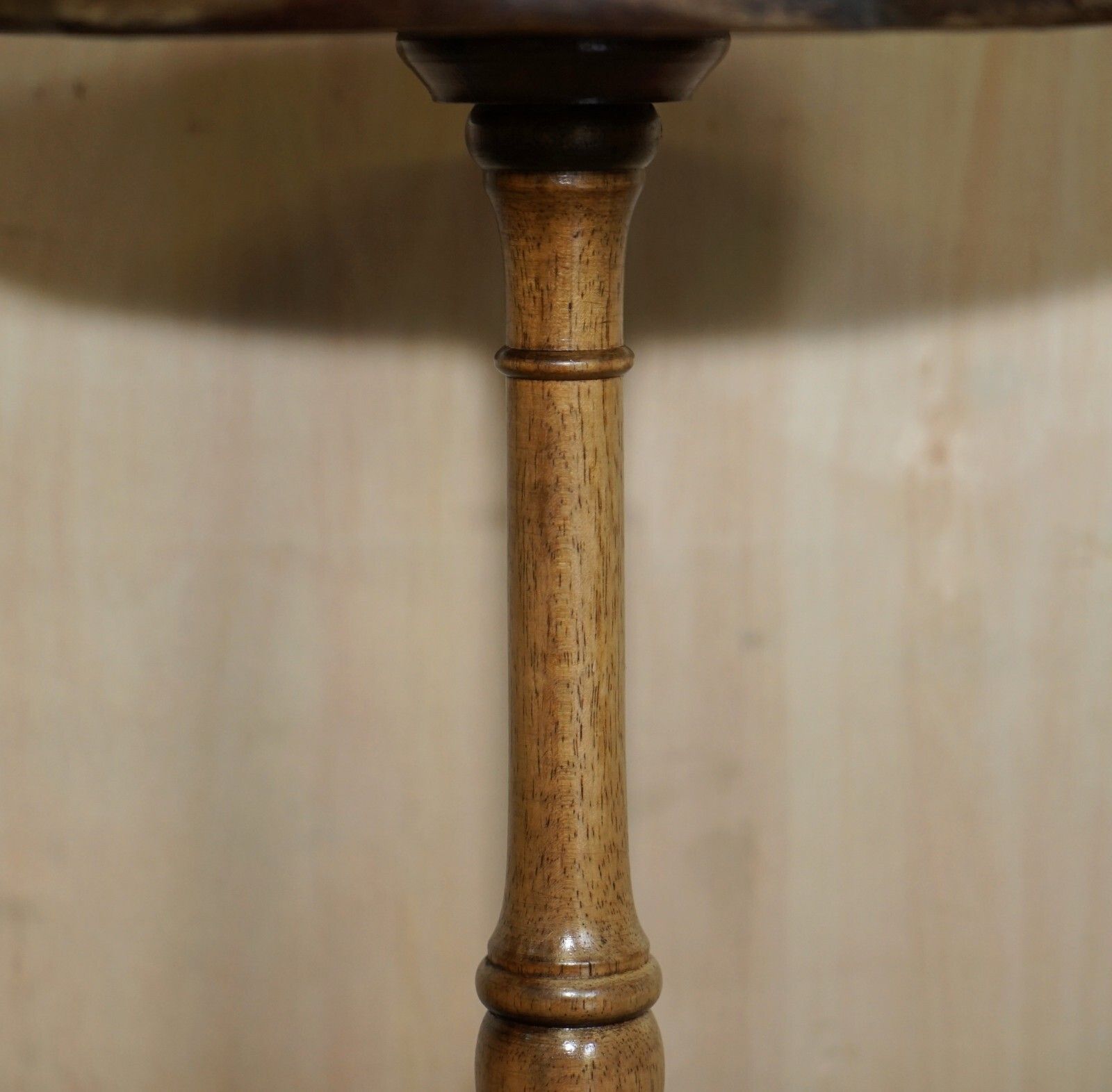 Pair Of Bevan Funnell England Green Leather Vintage Tripod Lamp Side End Tables photo vinterior