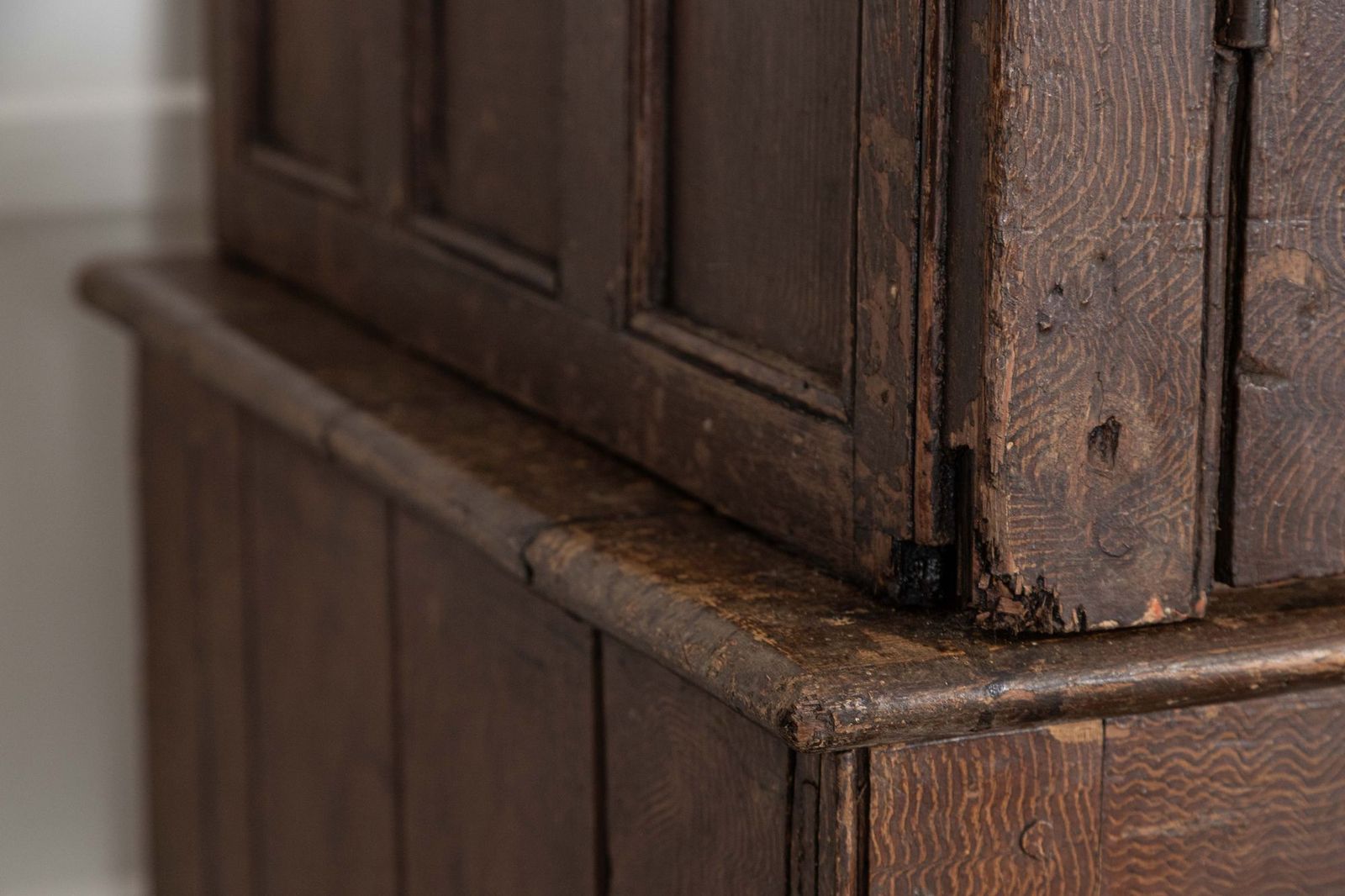 photo vinterior English Georgian Country Scrumble Grained Pine Housekeepers Cupboard