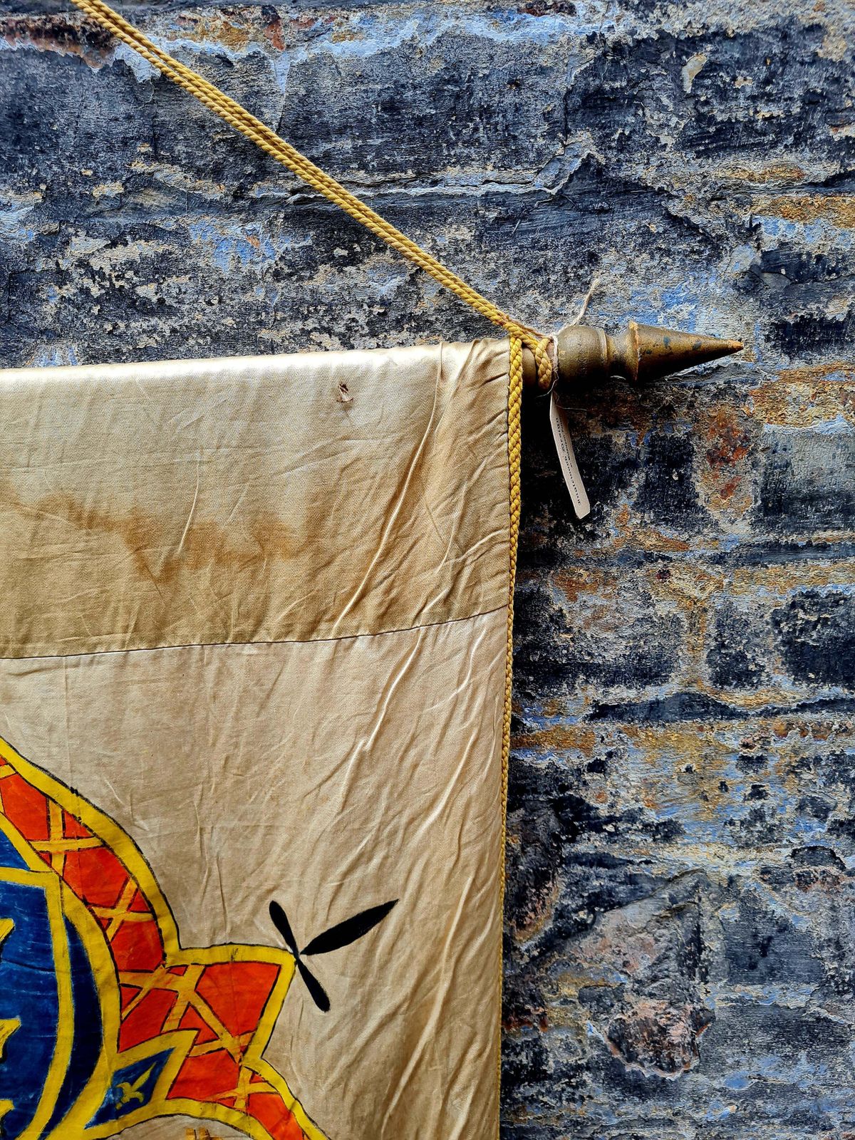 photo furniture Antique 19th Century Large Silk Banner "Ville Et Portus Dovor."