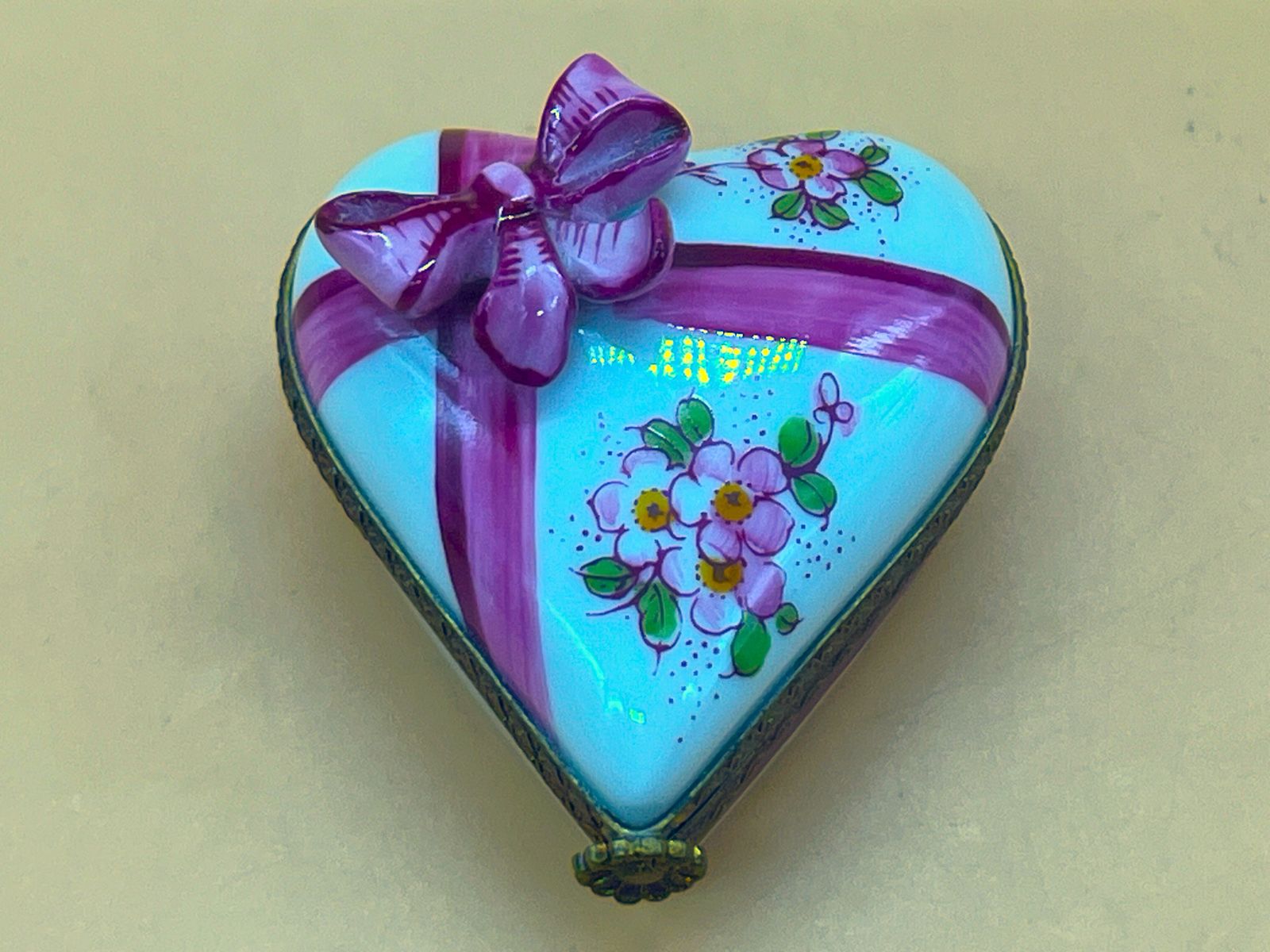 Marque Deposee Limoges Porcelain France Heart Shaped Hand Painted Trinket / Jewelry Box.