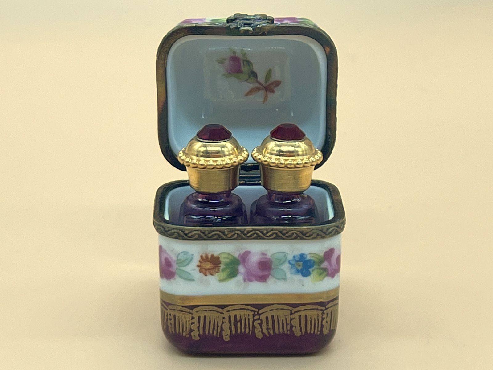 Limoges Porcelain France Floral & Red Trinket Box With 2 Red Internal Glass Perfume Bottles. photo Home Decor