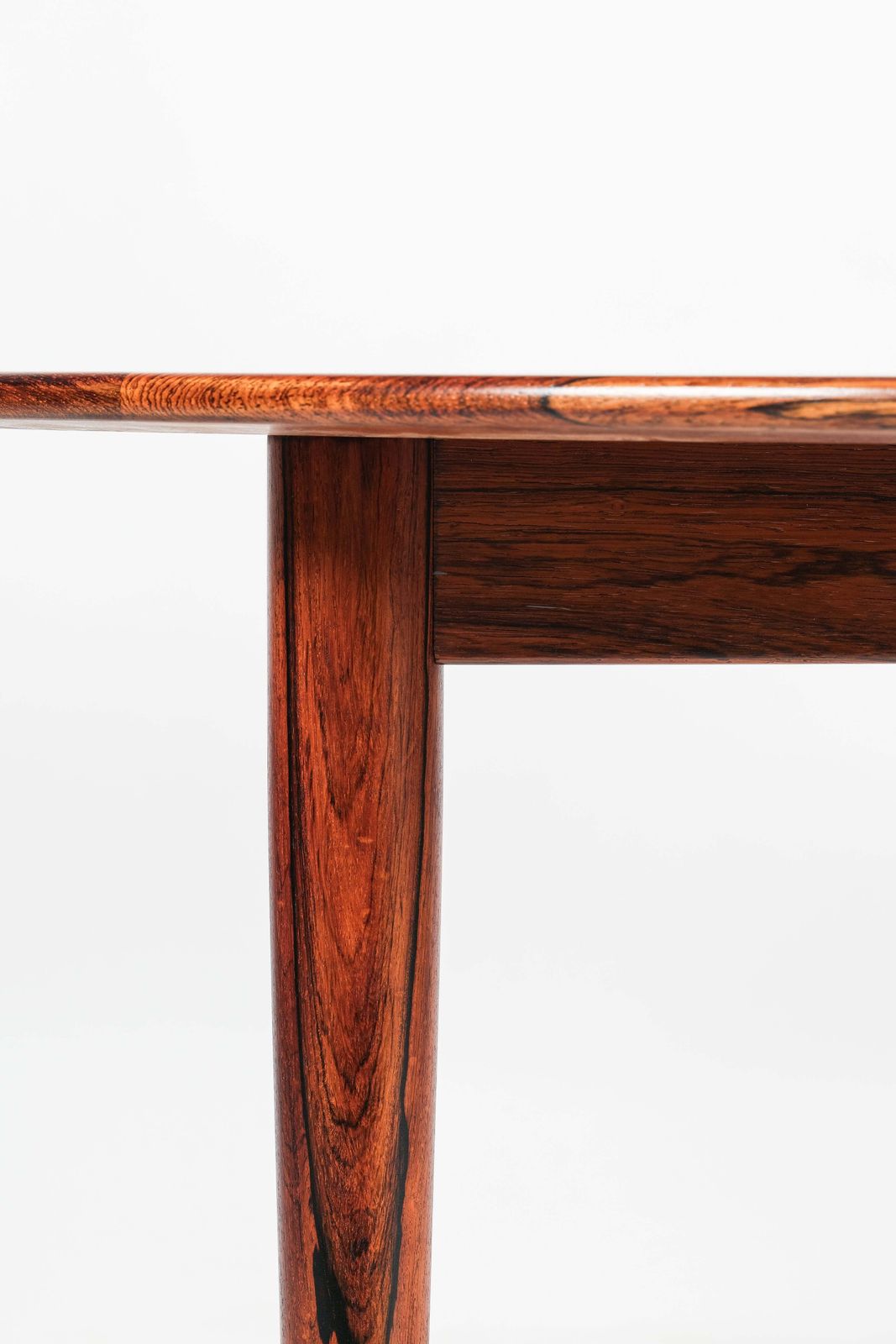 photo vinterior Grete Jalk, P. Jeppesen, Dining Table, Denmark, 60s