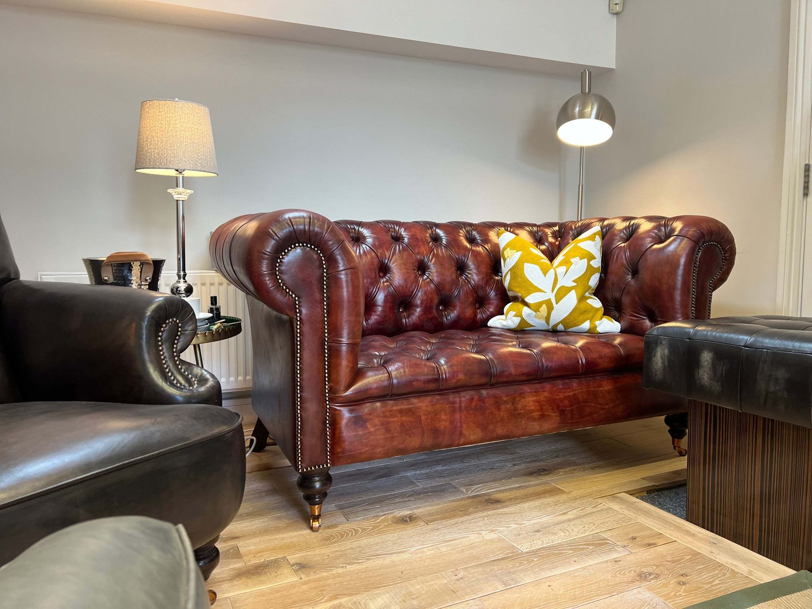 Wilmington Hand Dyed Leather Chesterfield Sofa photo furniture