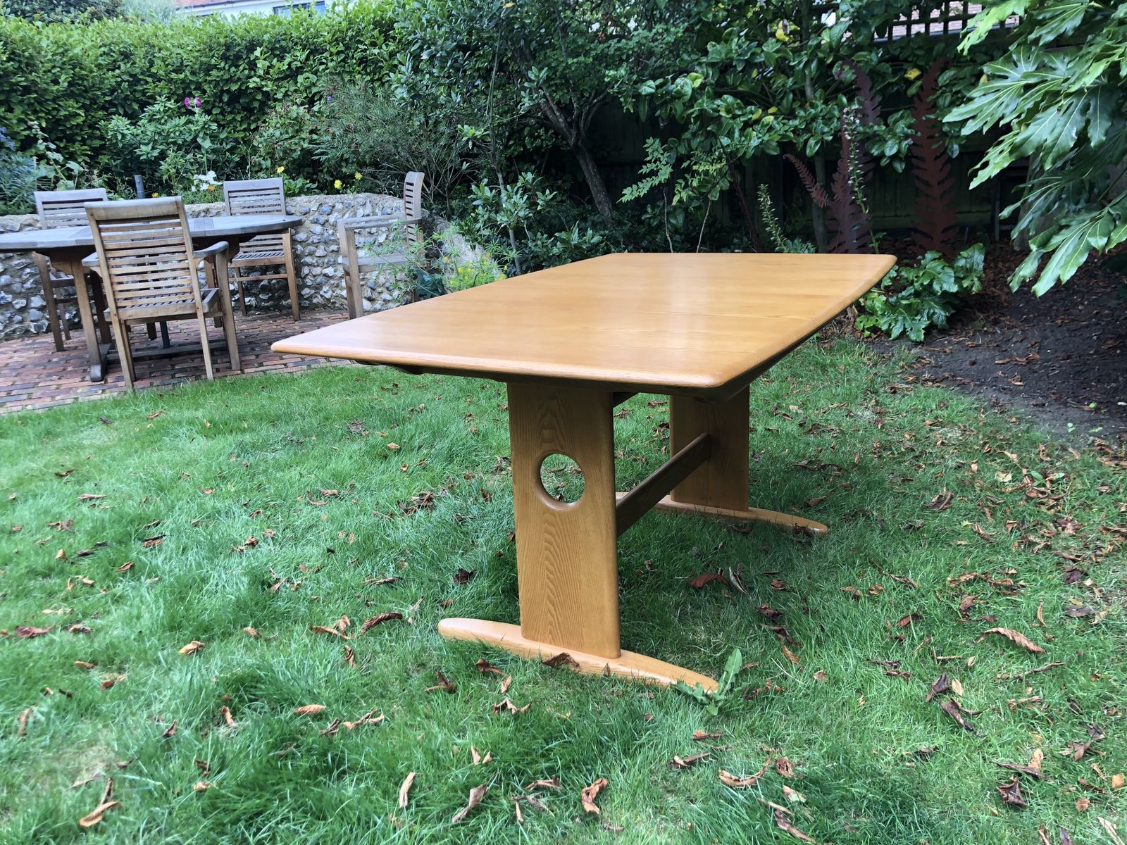 photo furniture Ercol Windsor Medium Extending Dining Table Elm Model 1193
