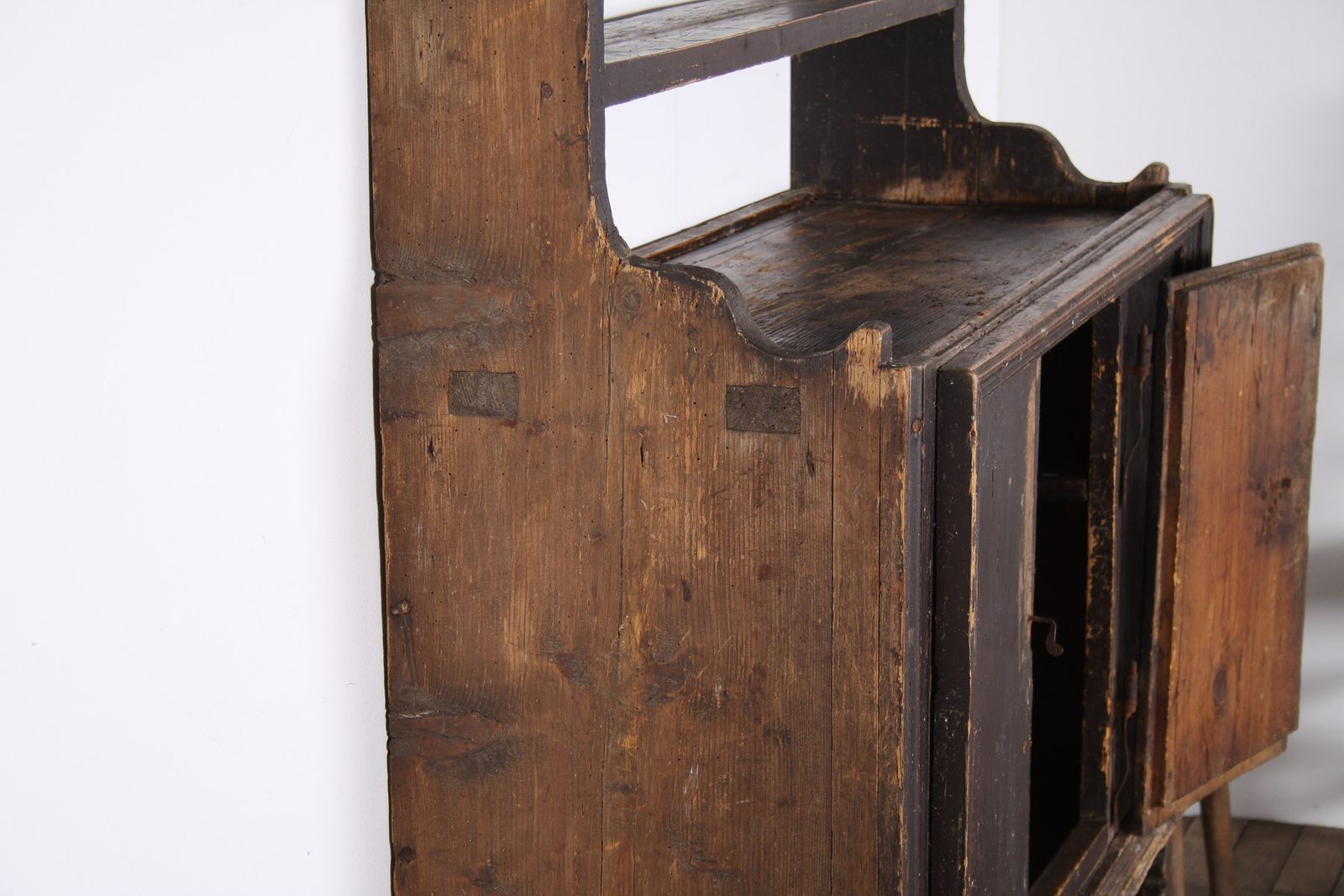 photo vinterior Primitive Rustic European Farmhouse Kitchen Dresser Unit With Storage Shelves