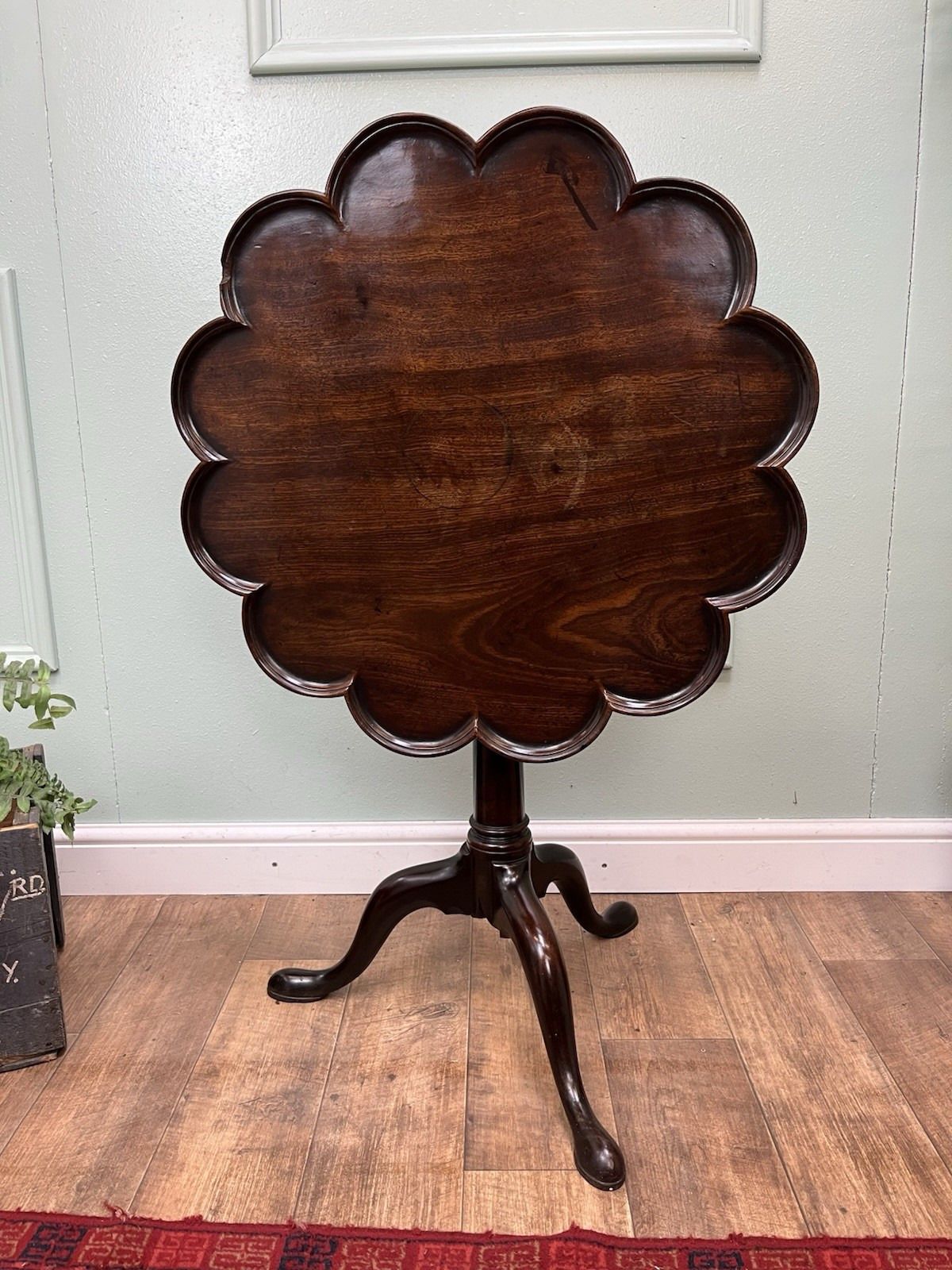 Superior Quality Antique George II Mahogany Pie Crust Tripod Table, Georgian photo for sale