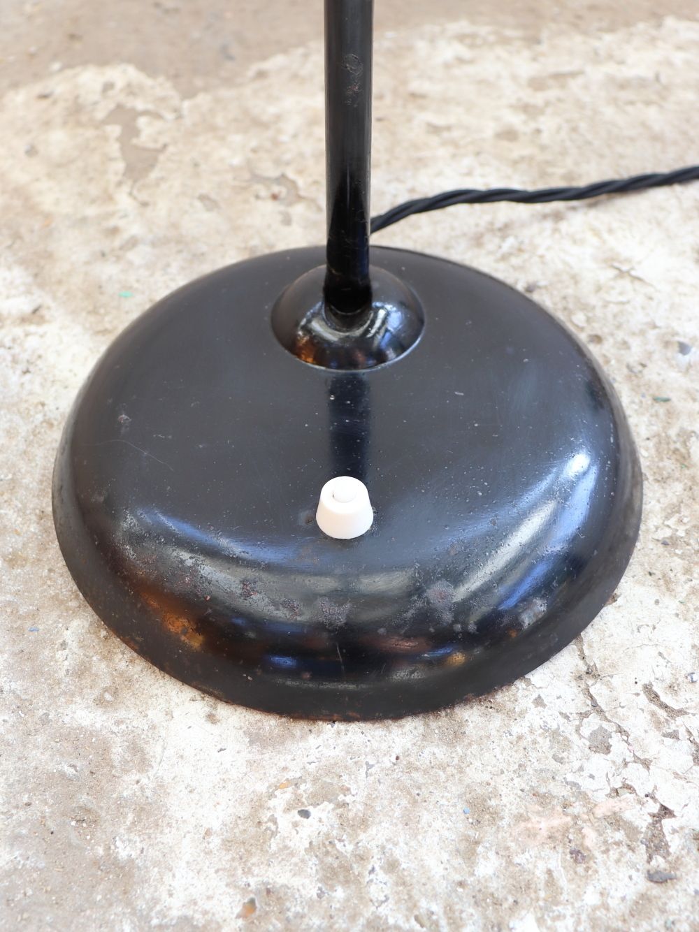 photo furniture Original Kaiser Idell Model 6551 Desk Lamp
