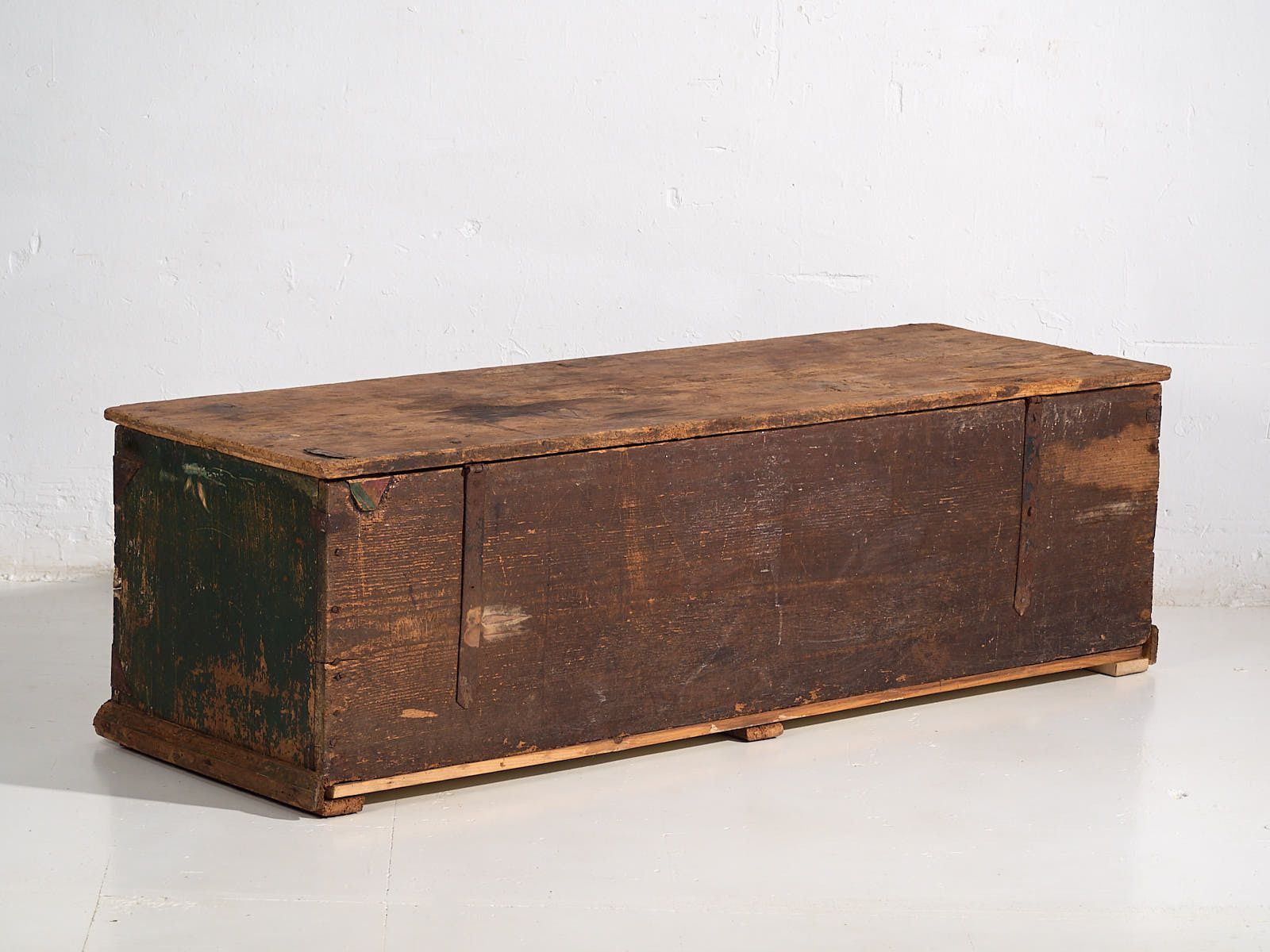 photo furniture Antique Hand Painted Trunk With Floral Motifs (Year 1869) #98