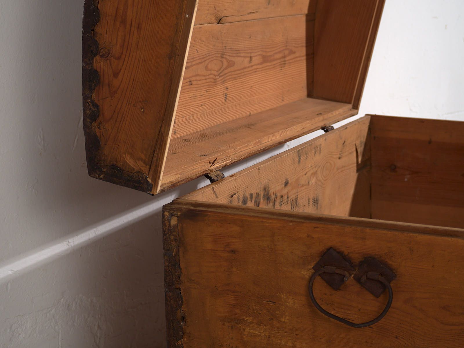Antique Trunk With Metal Structure (C.1900) #80 photo 968.0