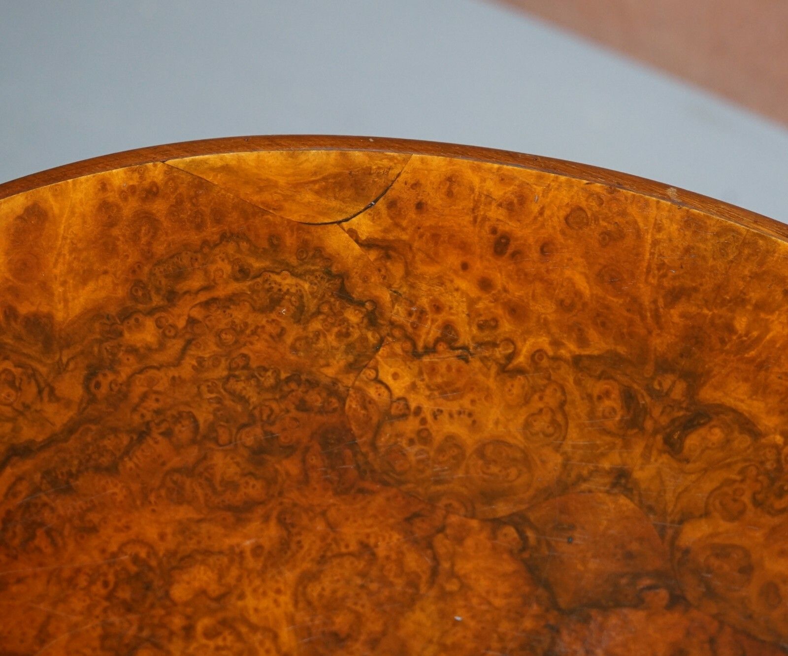Victorian Burr Quarter Cut Walnut Oval Side End Lamp Tripod Table Ornately Carve photo vinterior