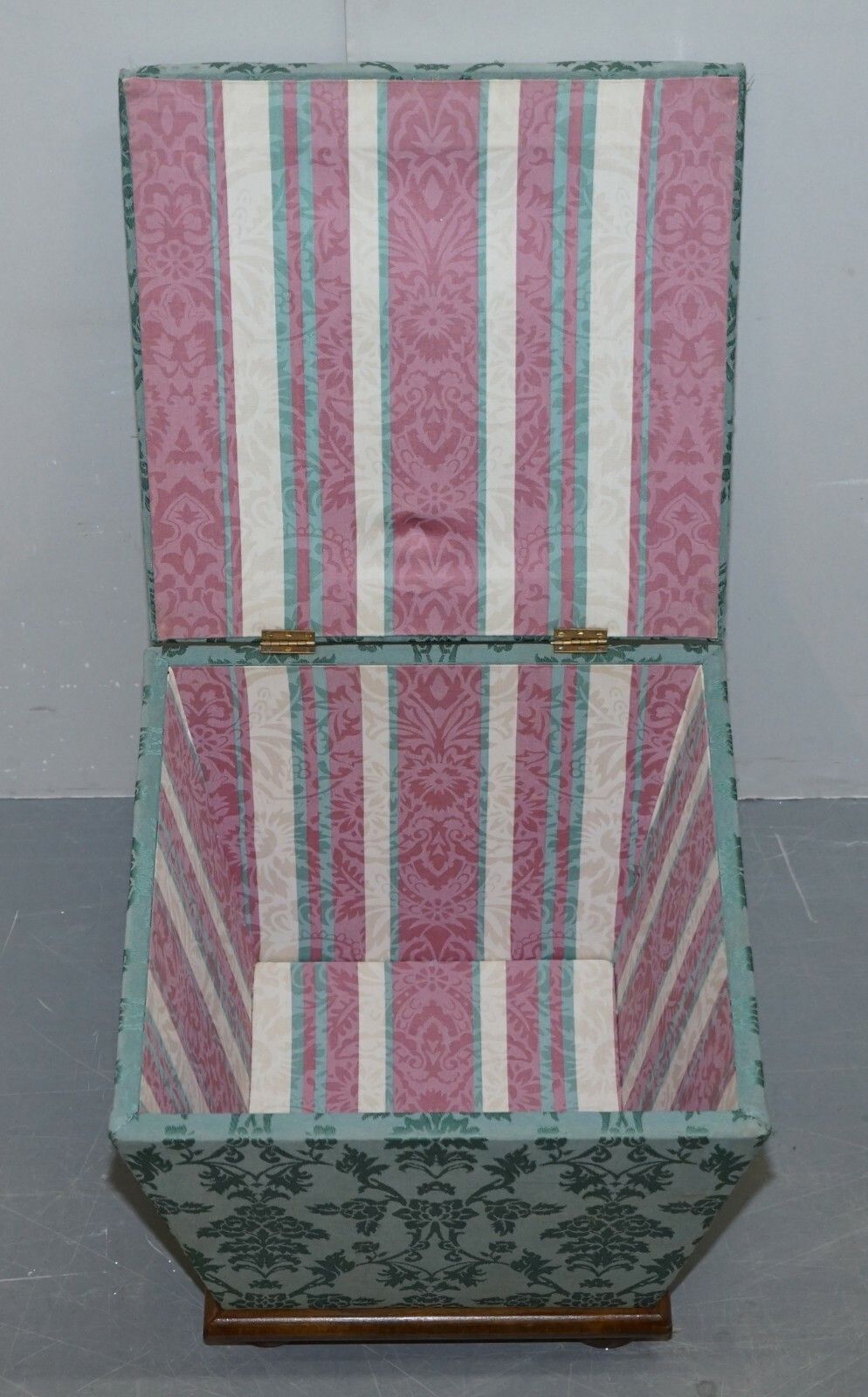 Furniture Exquisite Silk Upholstered Victorian Style Ottoman Stool Footstool With Storage photo