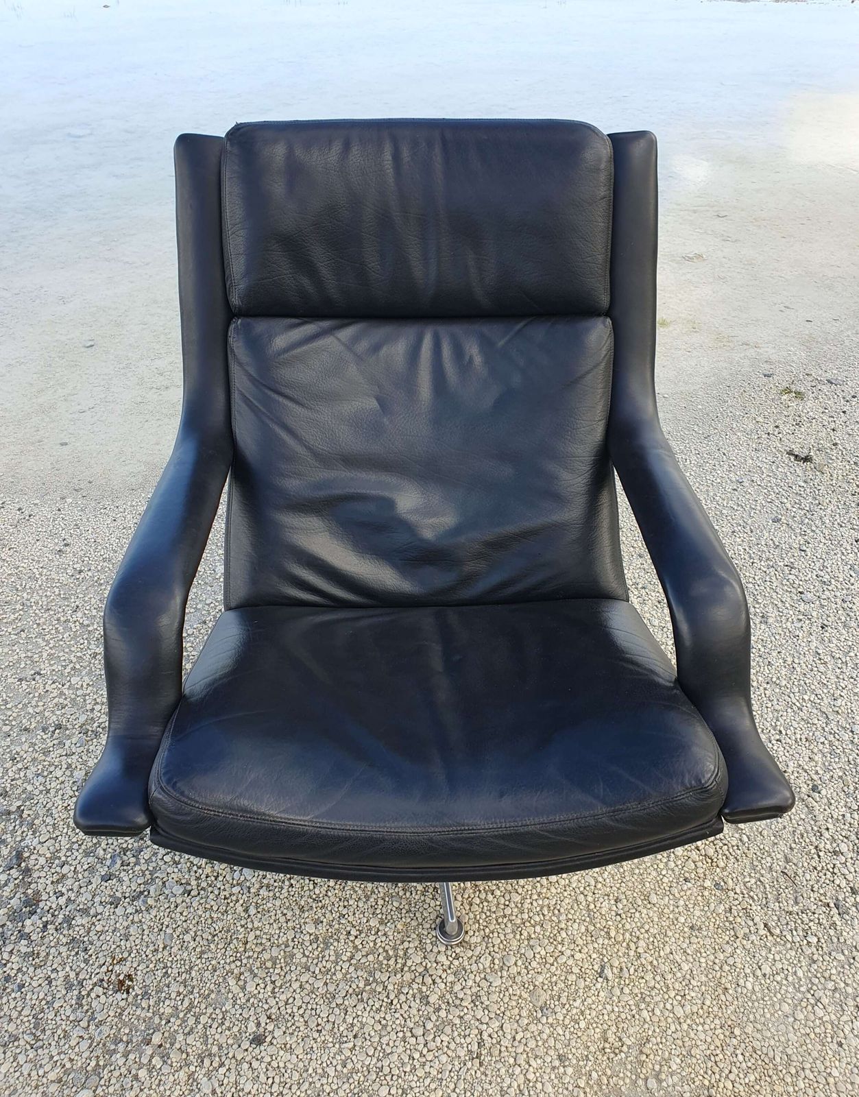 Geoffrey Harcourt For Artifort, Holland, A Model F152 Black Leather Swivel Chair. 1972. photo furniture