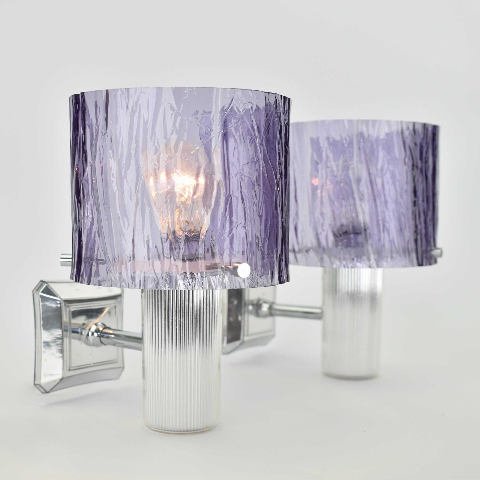Mid Century Modern Amethyst Wandlampen Zilveren Verlichting | Vintage Armaturen Nachtkast Paars Frans Ijsglas Mcm Midmod Jaren 1960 1970 Modernistisch photo furniture