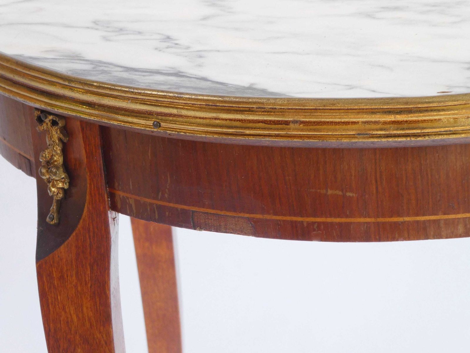 photo furniture Antique French Round Coffee Table, Louis XV Style Side Table With Mable Top And Brass Details