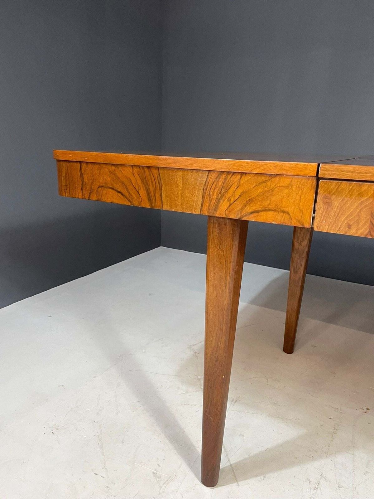 1084.0 Uitschuifbare Eettafel Van Jindřich Halabala, Tsjecho Slowakije, 195 photo