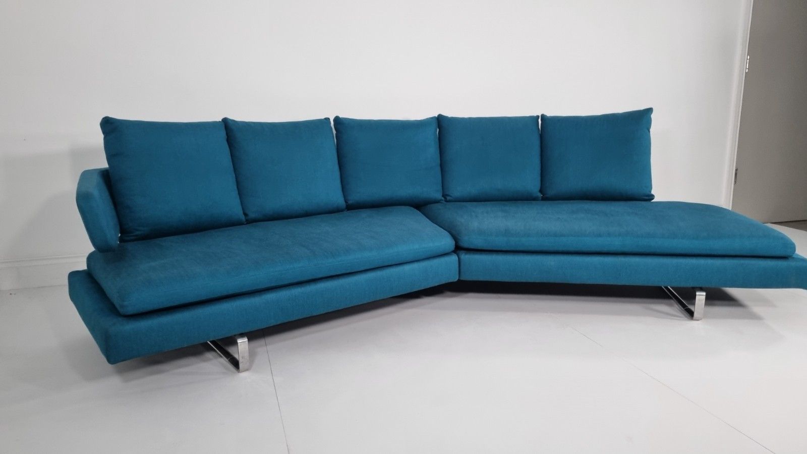 Bb Italia Arne A320 Curved Sofa In Adria Turquoise Fabric In Excellent Condition photo for sale