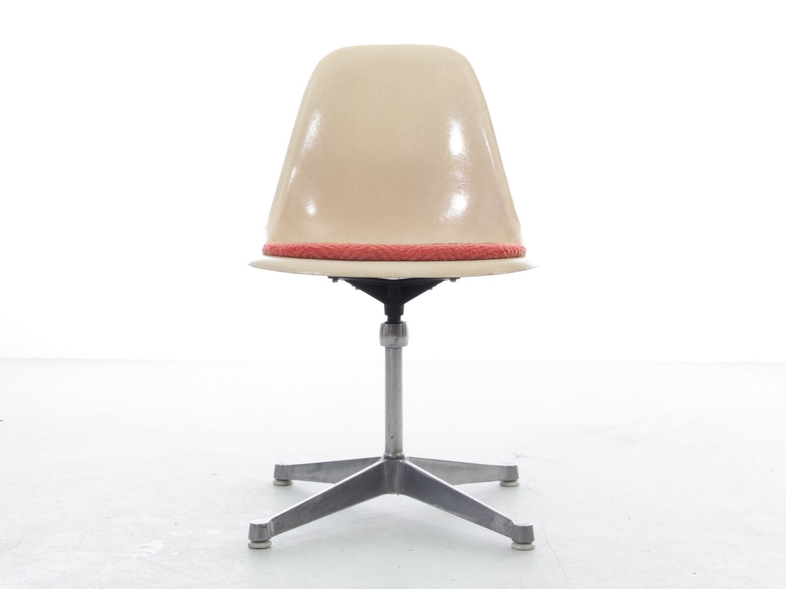 Set Of 4 Space Age Swivel Chairs. Original Upholstery. Charles Eames – Herman Miller. photo Furniture