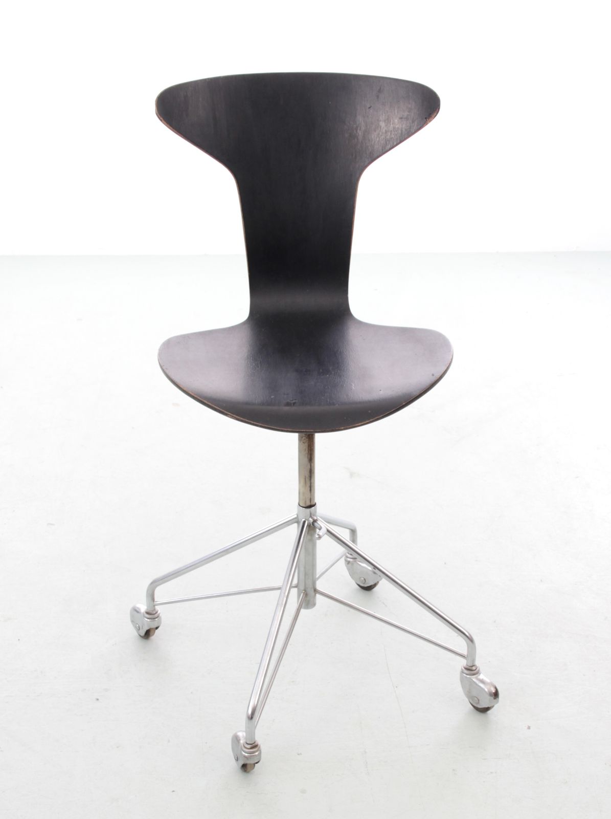 Mid Century Modern Scandinavian Desk Chair Model Munkegaard By Arne Jacobsen For Fritz Hansen photo furniture