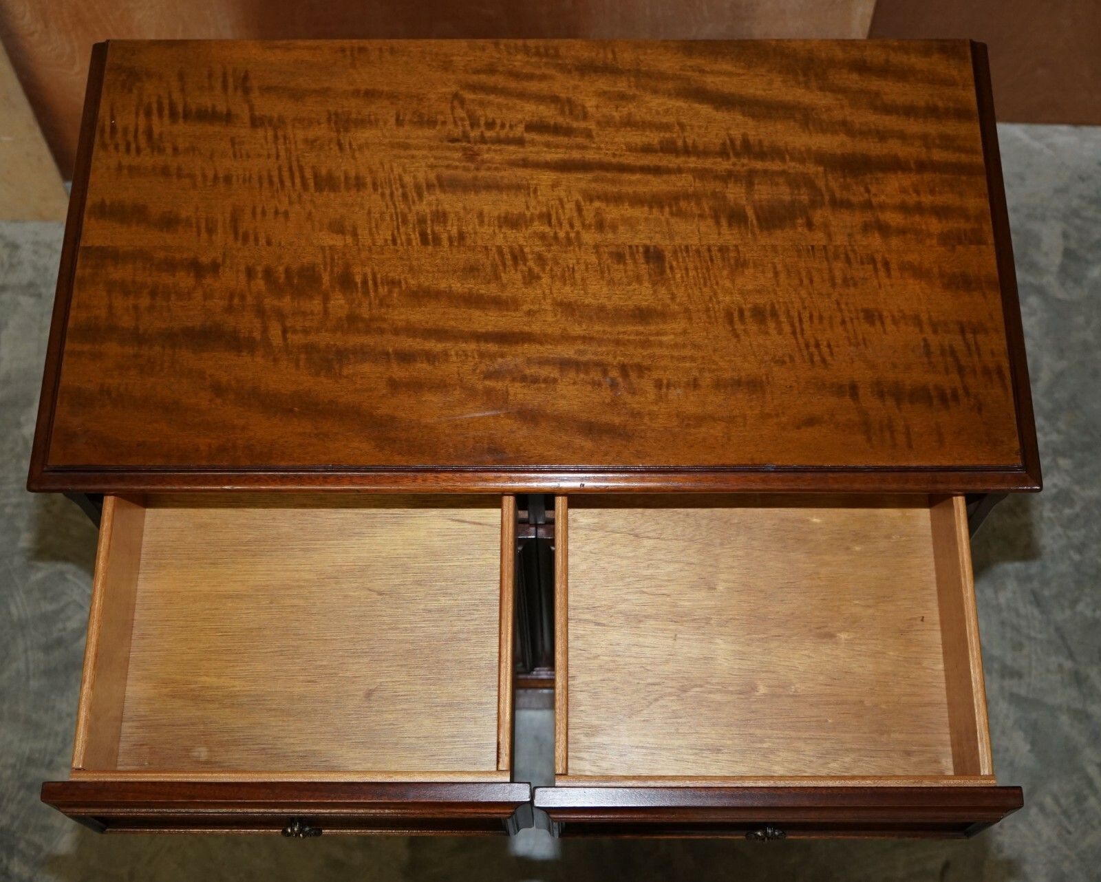 Lovely Burr & Quarter Cut Walnut Sideboard With Twin Drawers & Cupboard Base photo 850.0