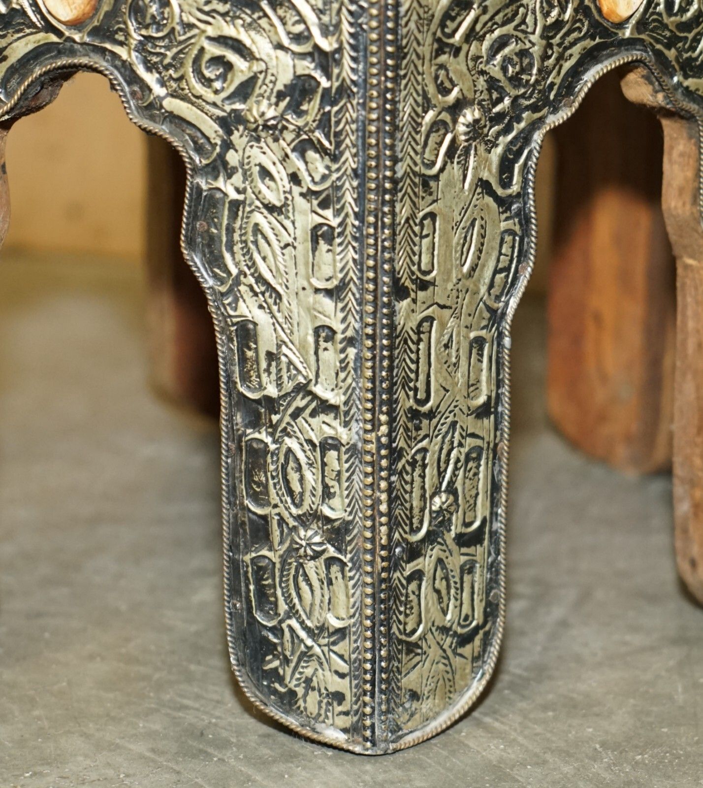 750.0 Antique Indian Repousse Pewter With Stone Inlaid Detailing Side Lamp Wine Table photo