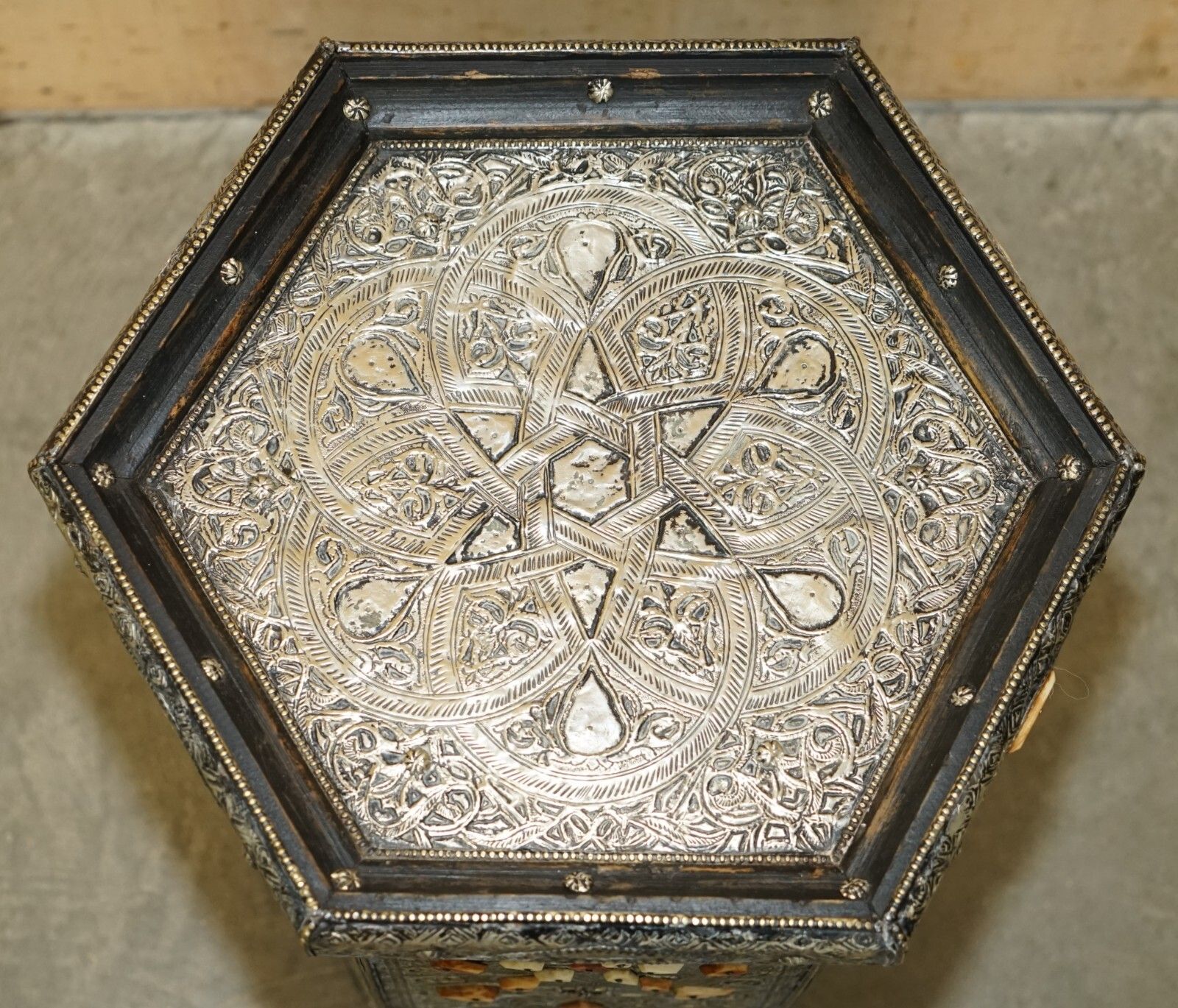 photo vinterior Antique Indian Repousse Pewter With Stone Inlaid Detailing Side Lamp Wine Table