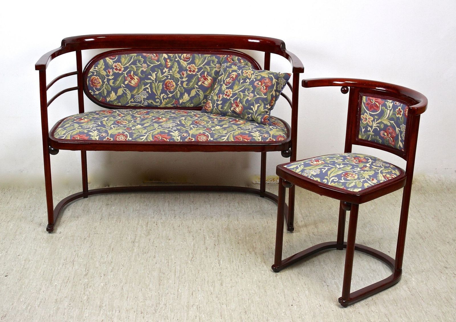 20th Century Art Nouveau "Fledermaus" Bentwood Seating Set By Kohn, At Ca. 1907 photo Furniture