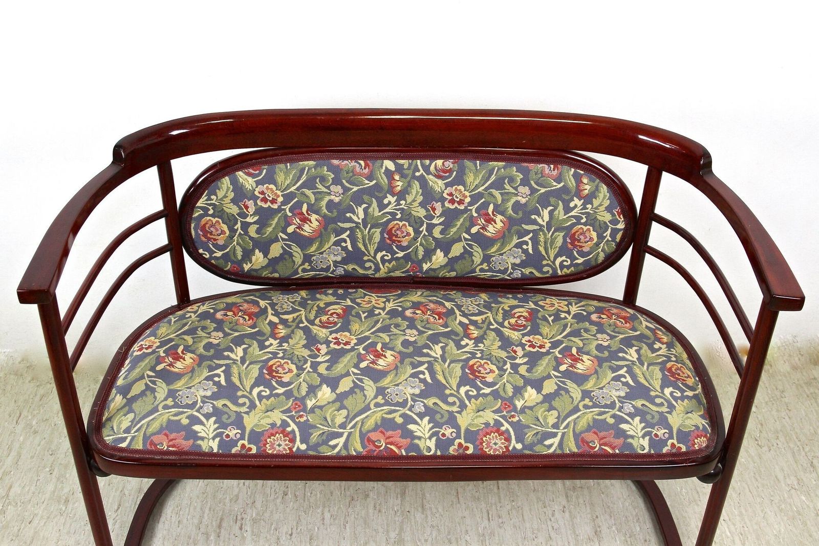 20th Century Art Nouveau "Fledermaus" Bentwood Seating Set By Kohn, At Ca. 1907 photo 5990.0
