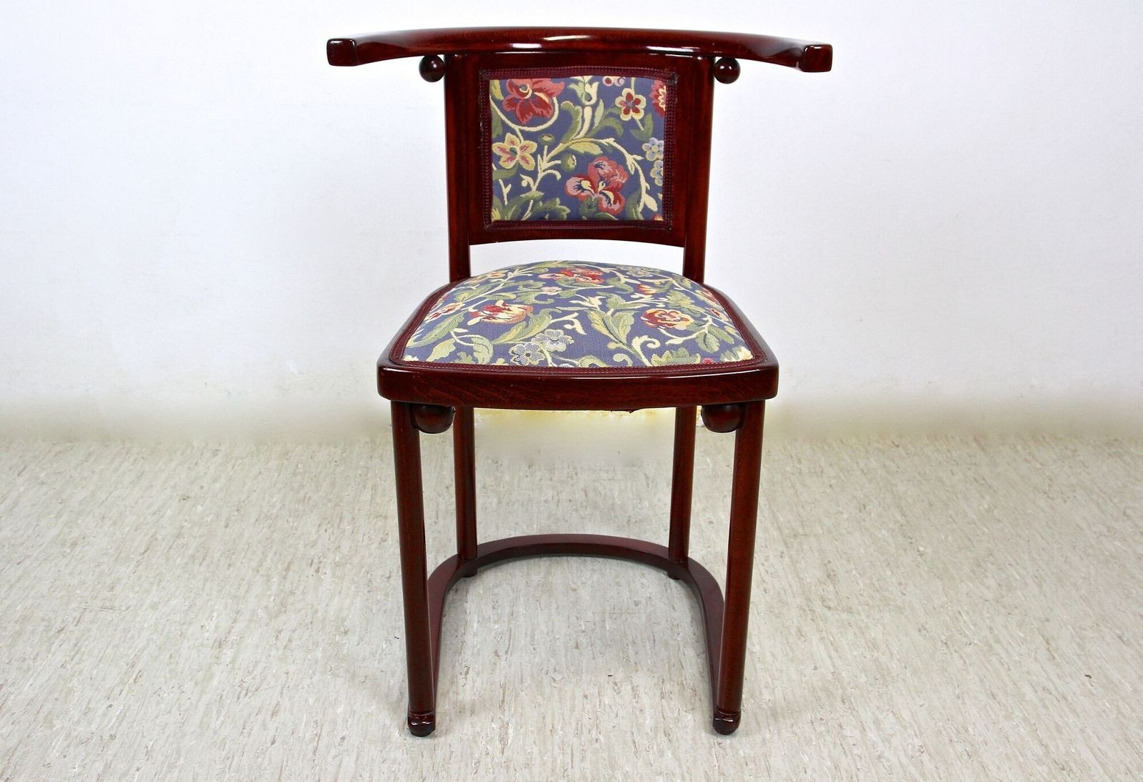 5990.0 20th Century Art Nouveau "Fledermaus" Bentwood Seating Set By Kohn, At Ca. 1907 photo