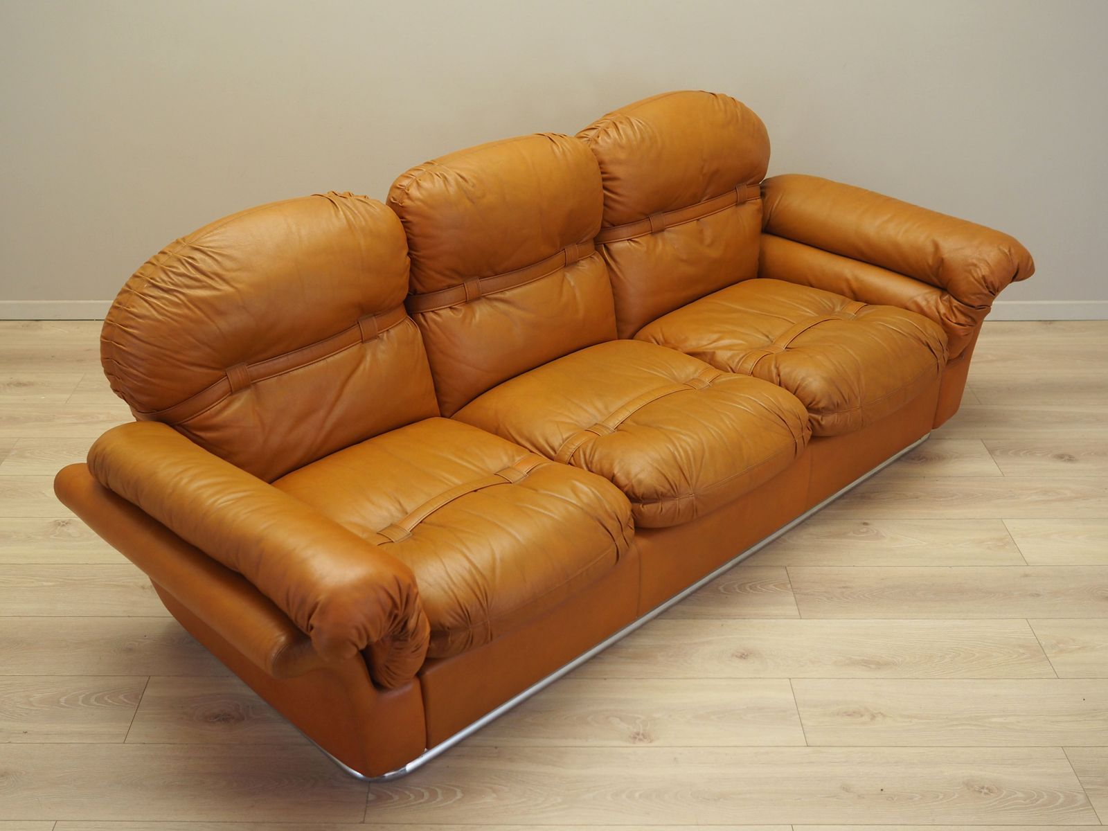 Oranje leren bank | Space Age-design | ca. jaren 1960 | Italië photo buy