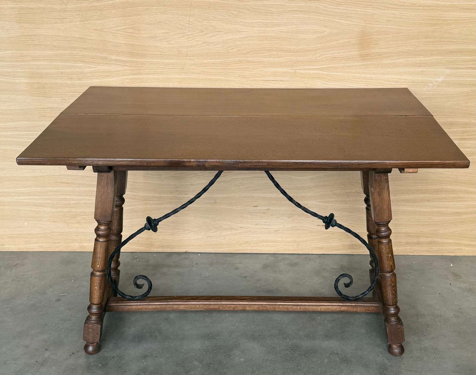 photo vinterior Console espagnole du XXe siècle, table de ferme pliante avec entretoise en bois