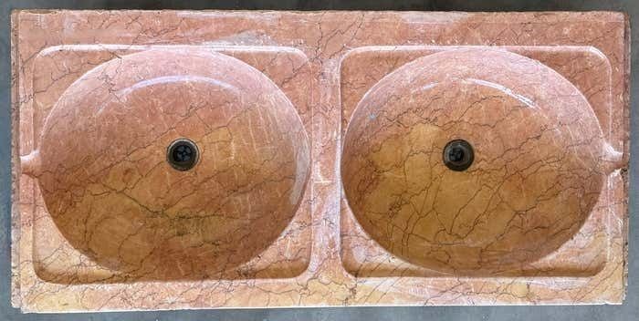 Évier de cuisine d'époque XIXe siècle à deux bacs en marbre rose sculpté à la main photo furniture