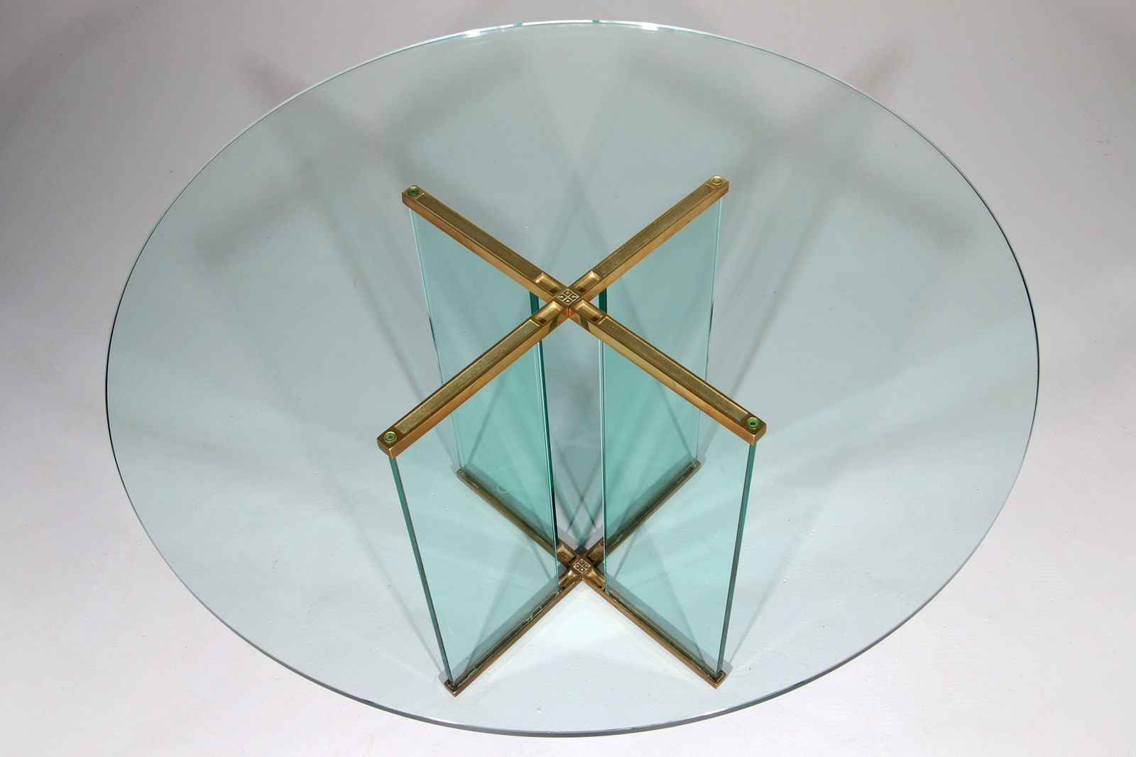 "Iconic Peter Ghyczy Round Design Table – Timeless Elegance In Perfect Condition photo Furniture
